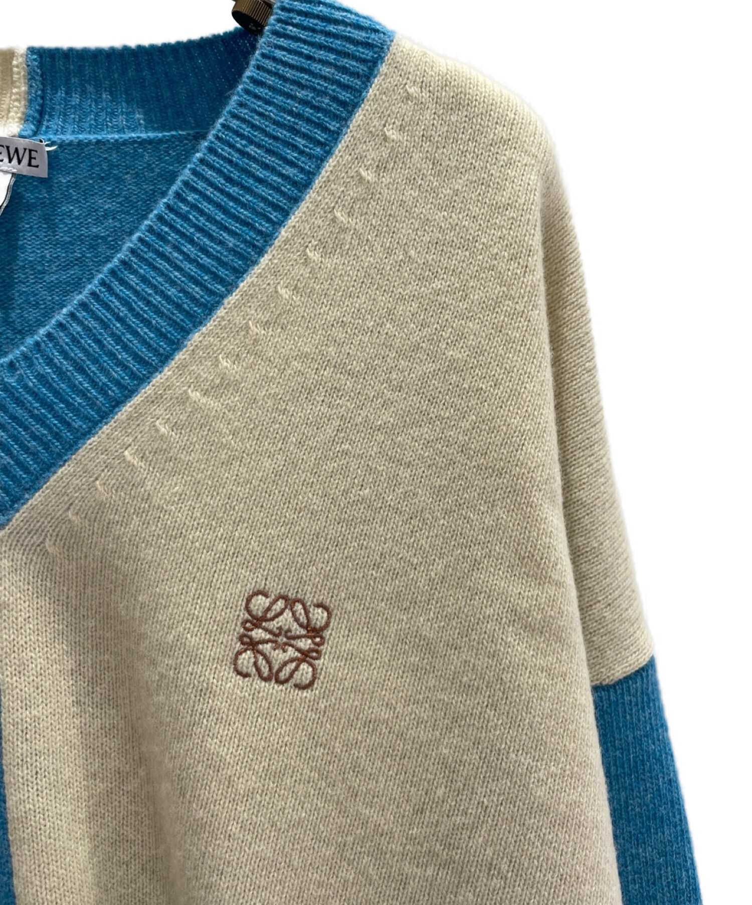 中古・古着通販】LOEWE (ロエベ) アシンメトリーVネックニット スカイ