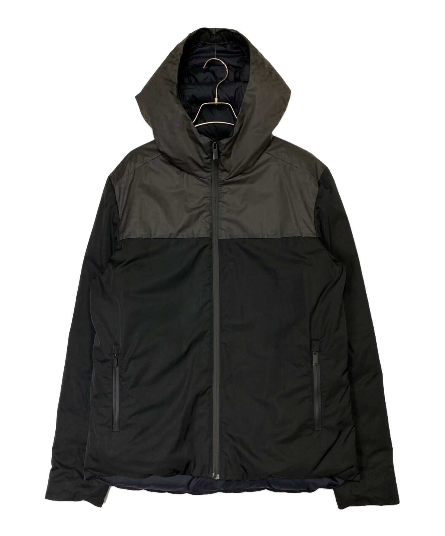 【美品】FENDI フェンディ ダウンジャケット ズッカ 総柄 ブラック FENDI ズッカ柄 ダウンジャケット FENDI (フェンディ) ズッカ柄 ダウン