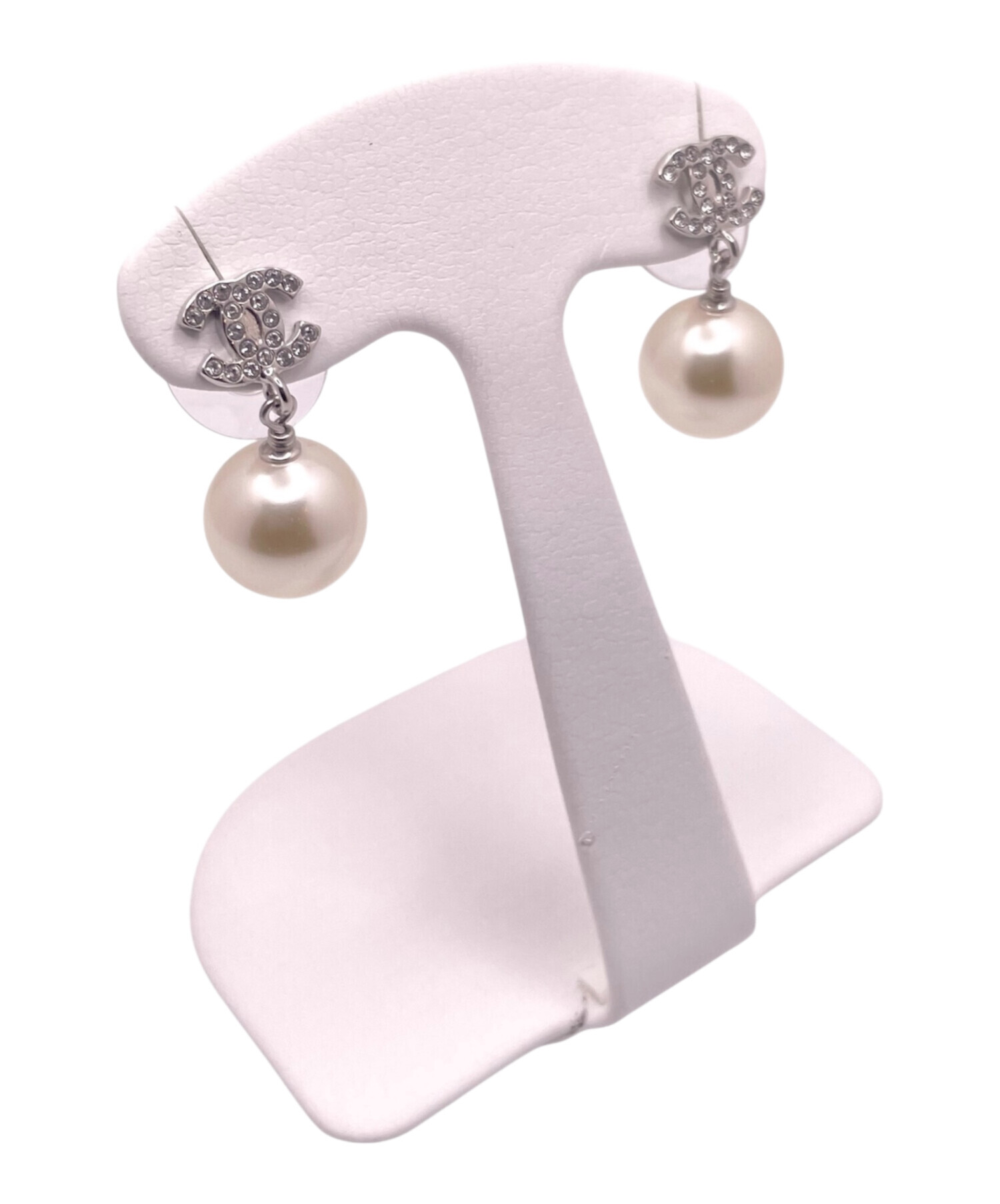 シャネル　定番ココマーク　パールピアス 定番☆》CHANEL ピアス ココマーク パール シルバー (CHANEL/ピアス