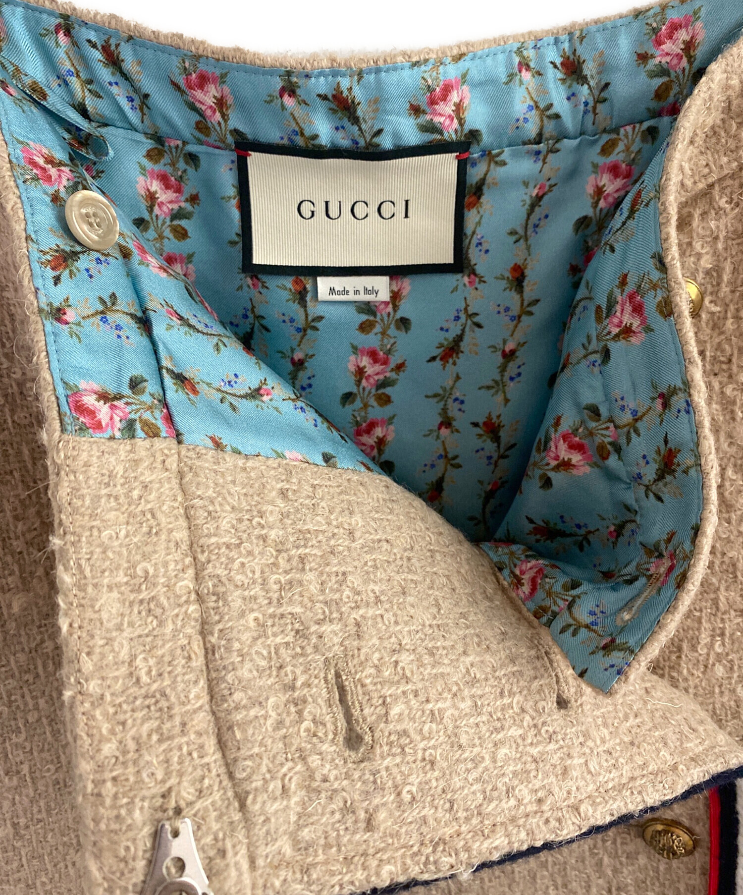 GUCCI ロゴ　パールボタン　スカート　38 GUCCI ロゴ パールボタン スカート 38 GUCCI ロゴ パールボタン