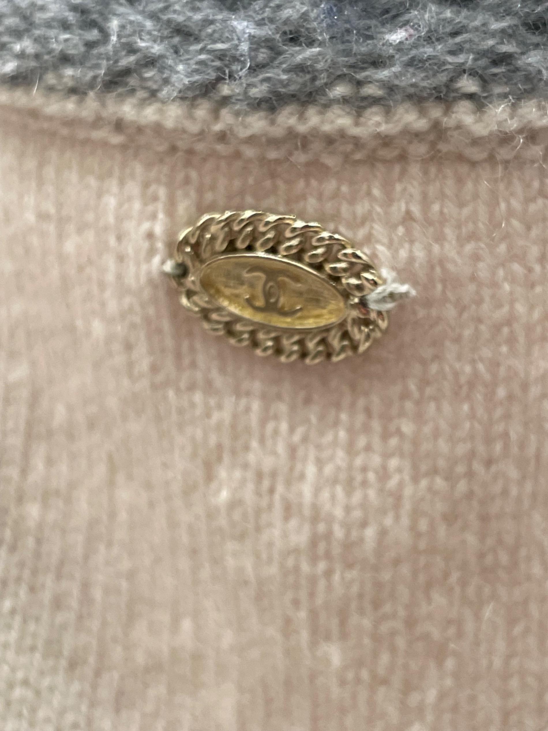 中古・古着通販】CHANEL (シャネル) 05A カシミヤ ココマークボタン