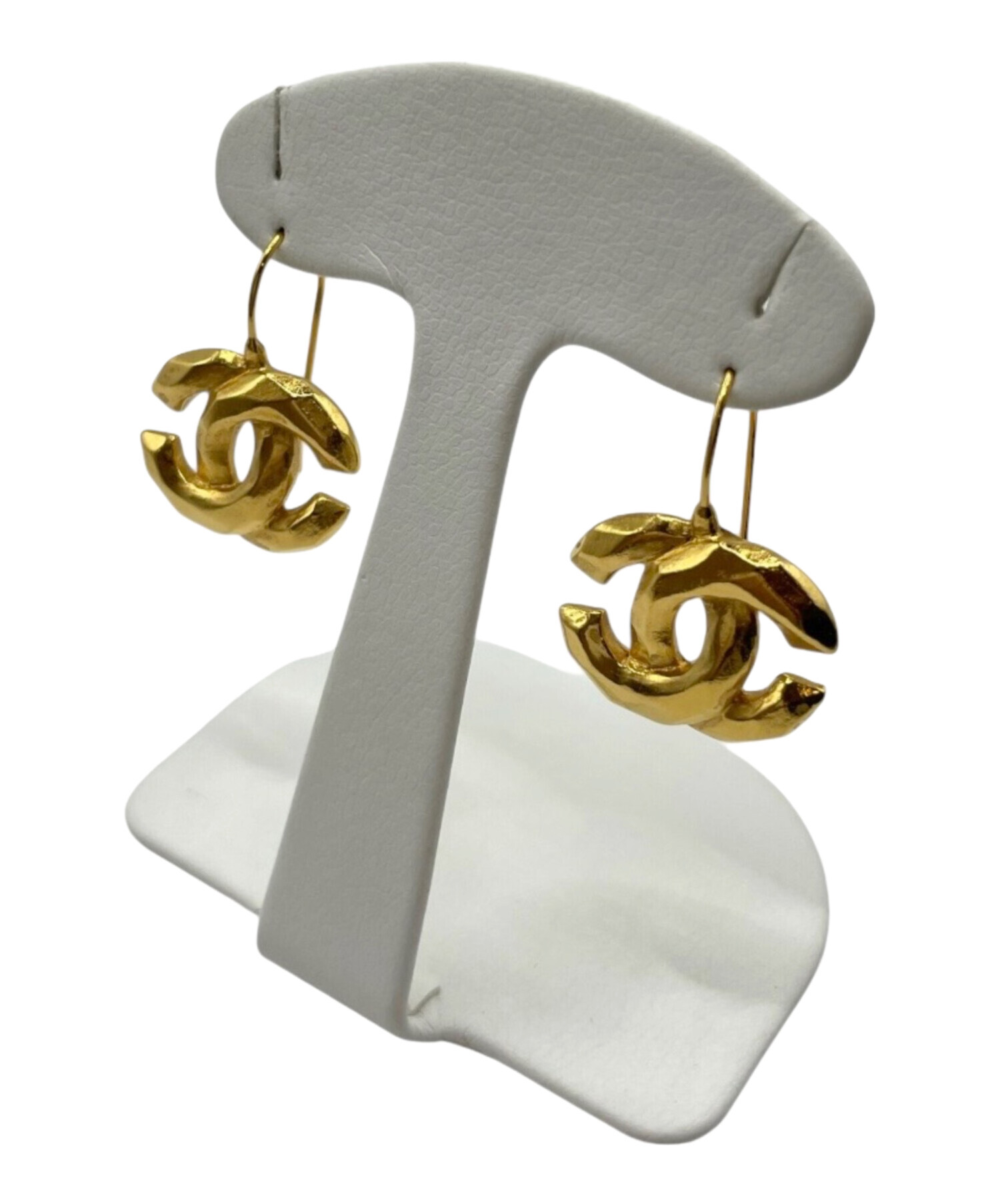 美品 シャネル ピアス ココマーク 片耳 フック型 ゴールド CHANEL 中古・古着通販】CHANEL (シャネル) ココマーク フックピアス ゴールド