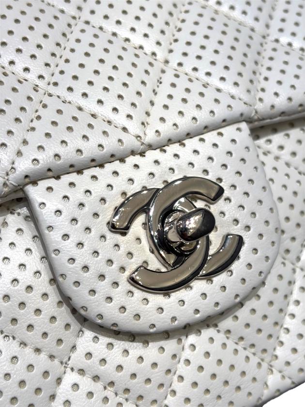 中古・古着通販】CHANEL (シャネル) マトラッセ パンチング25 ホワイト