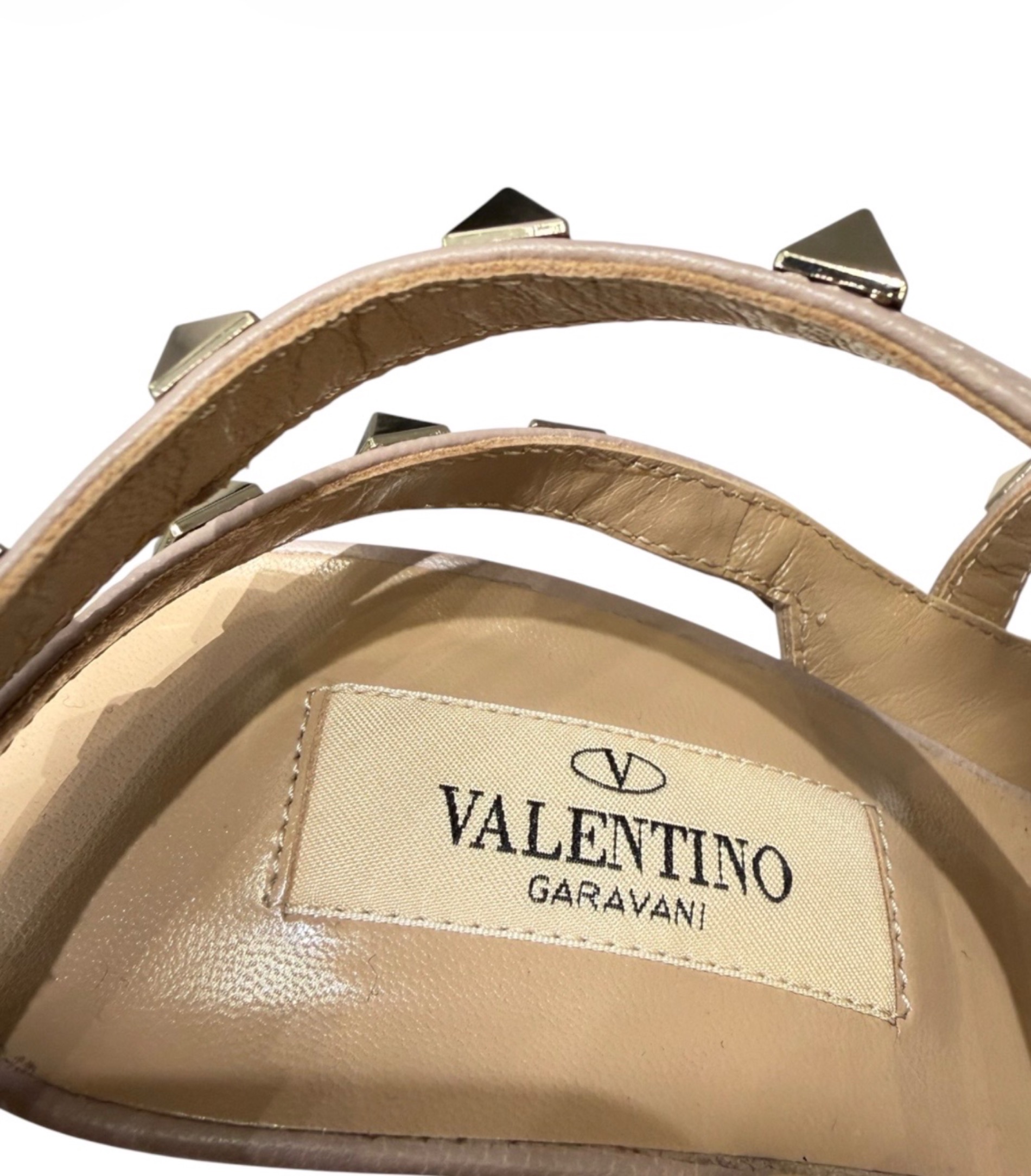 【値下げ】ヴァレンティノ　ロックスタッズヒール　ベージュ35.5 中古・古着通販】VALENTINO (ヴァレンティノ) ロックスタッズパンプス