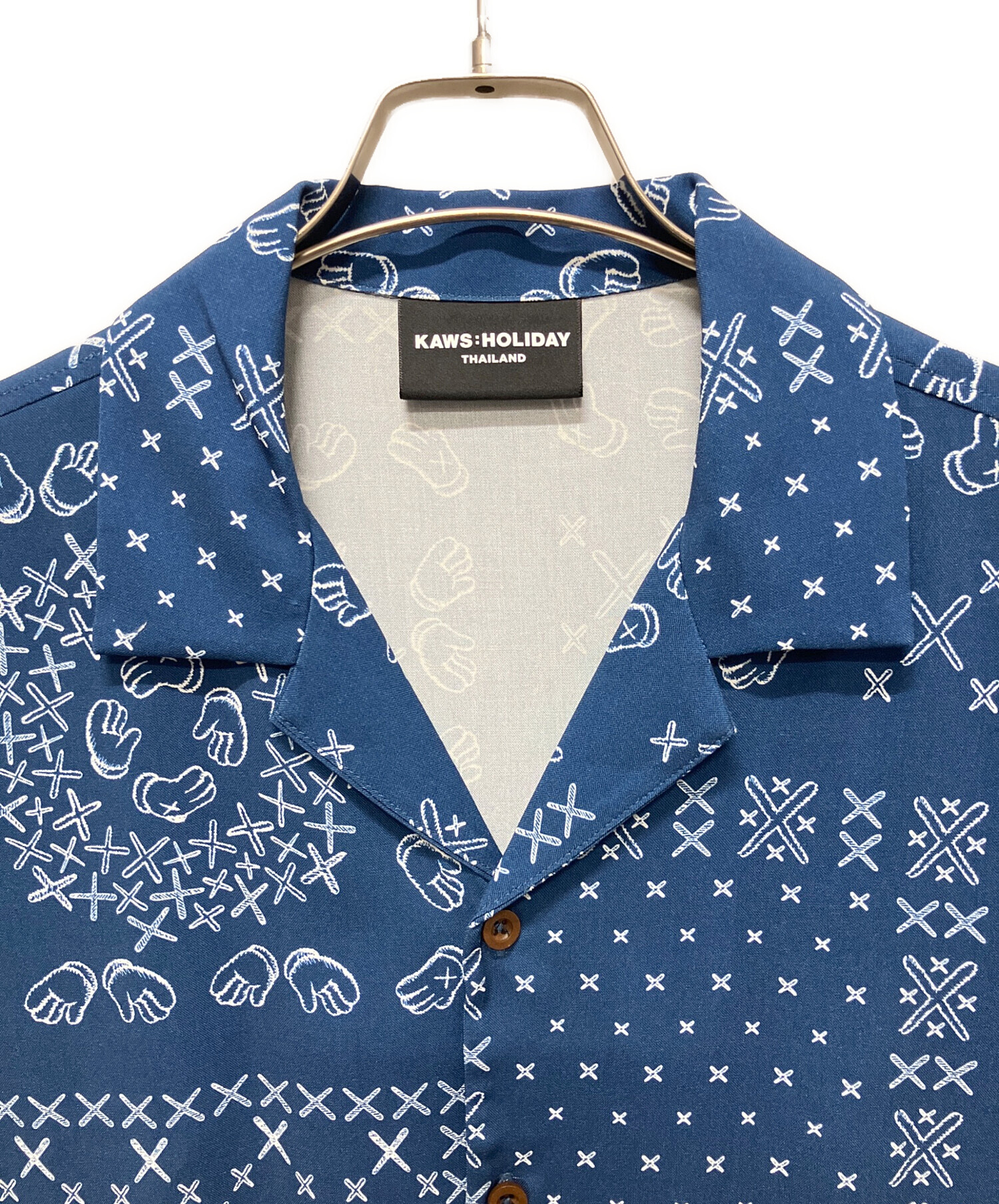 中古・古着通販】KAWS (カウズ) Kaws holiday thailand シャツ ブルー 