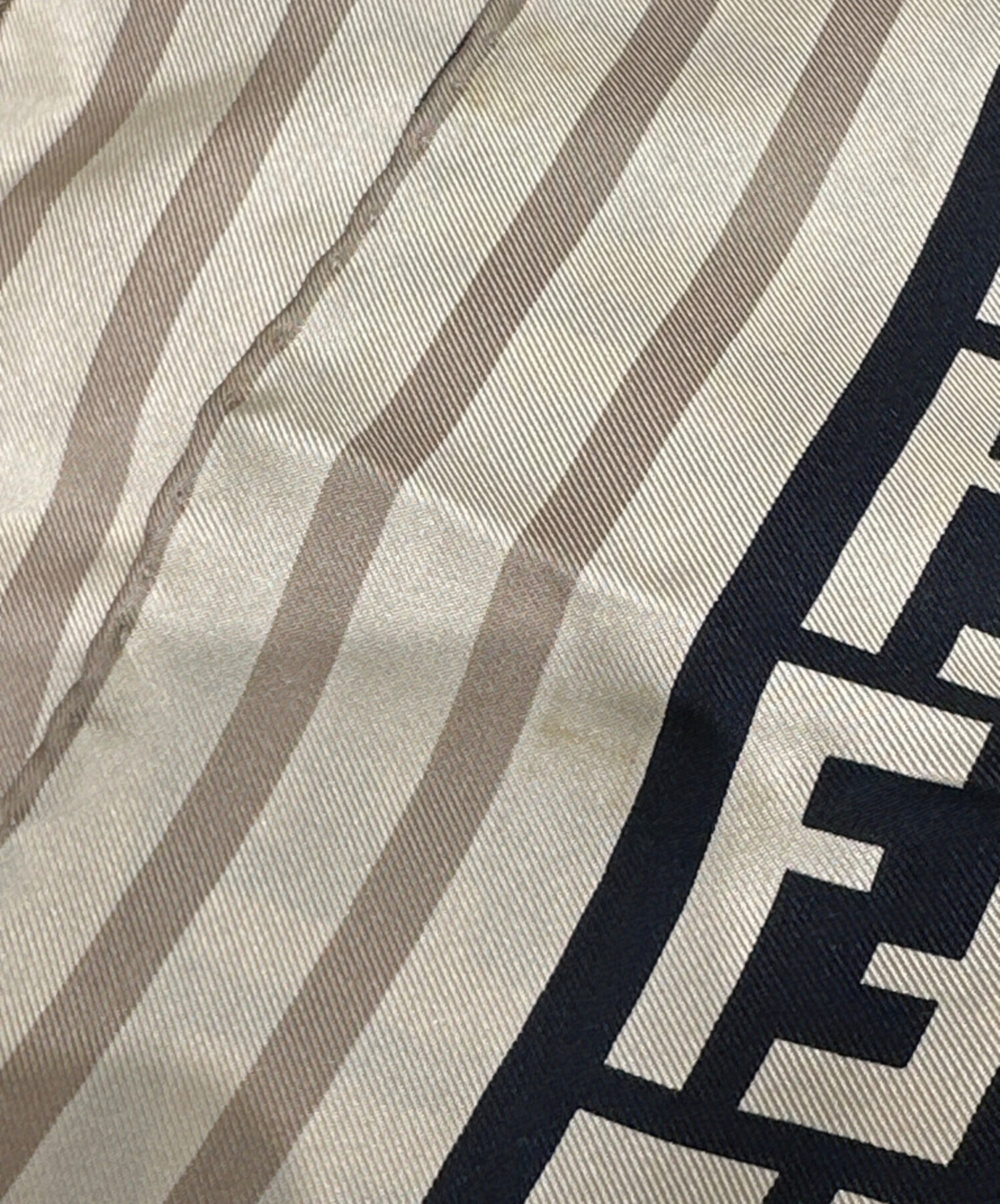 ✨専用✨FENDI　フェンディ　ゼブラ柄　牛柄　大判スカーフ　シルク 中古・古着通販】FENDI (フェンディ) 大判 総柄シルクスカーフ