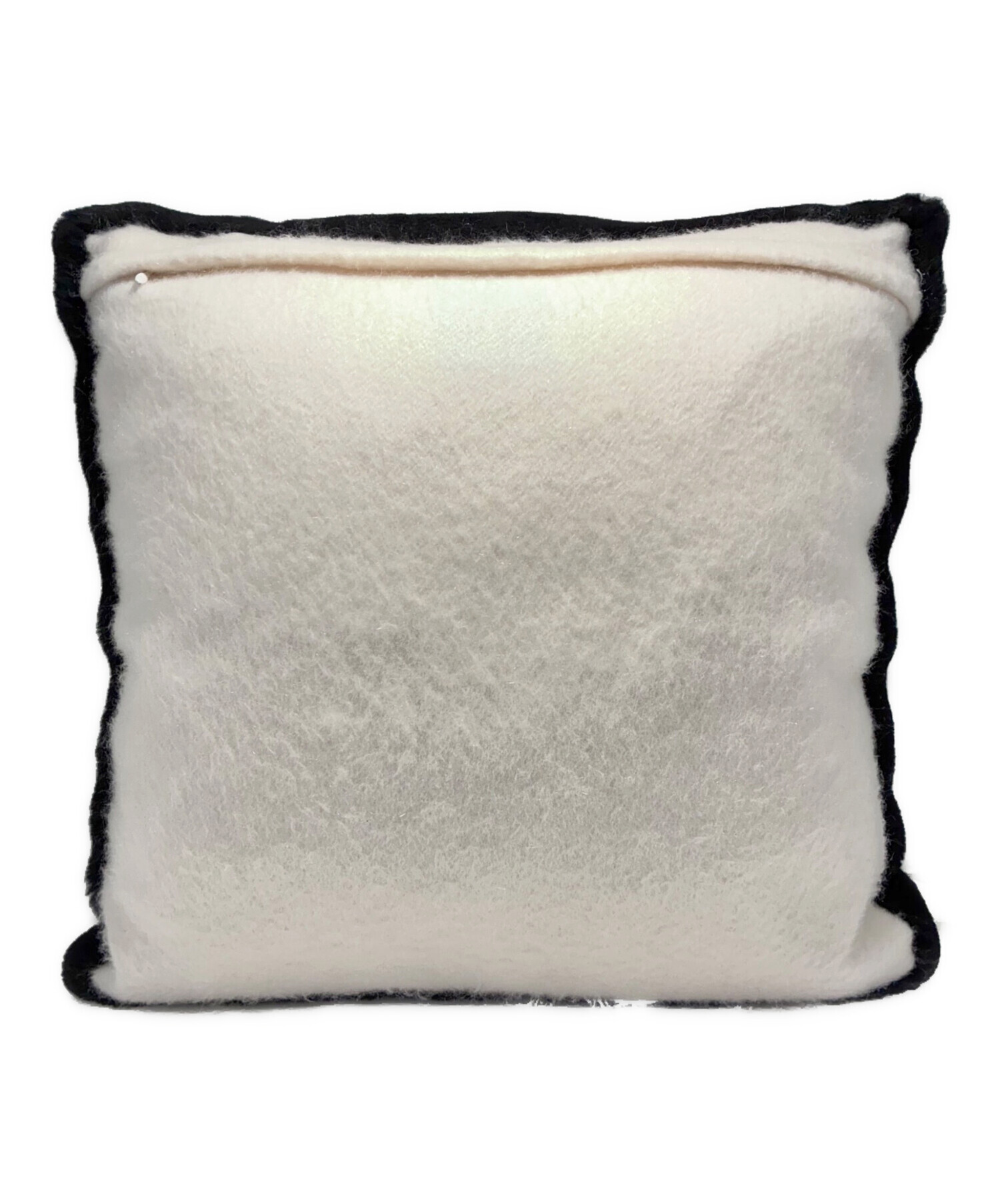 中古・古着通販】CHANEL (シャネル) ココマーク ムートンクッション