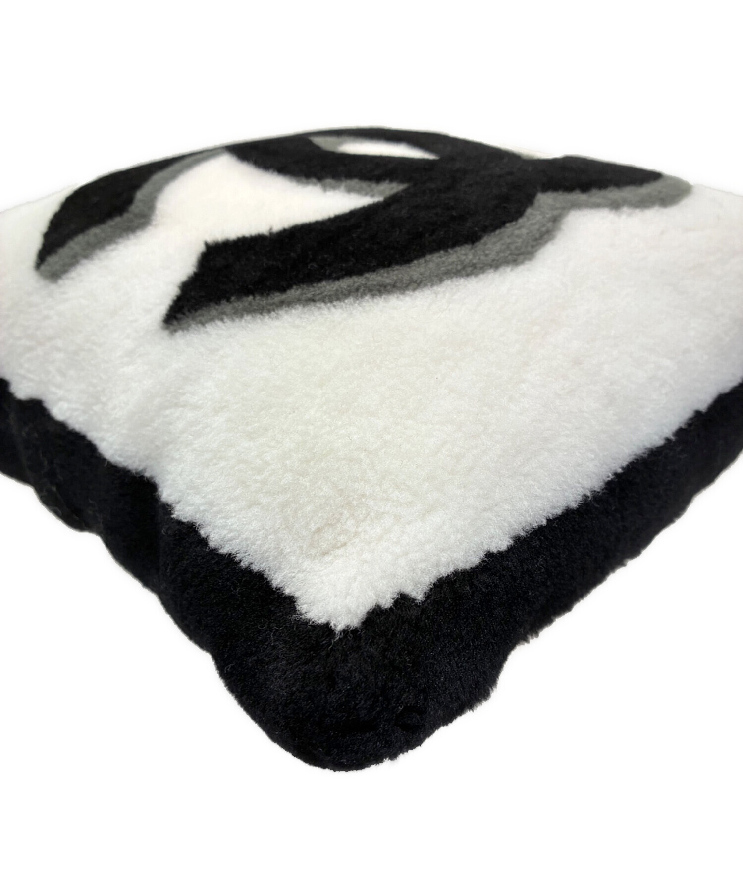 中古・古着通販】CHANEL (シャネル) ココマーク ムートンクッション