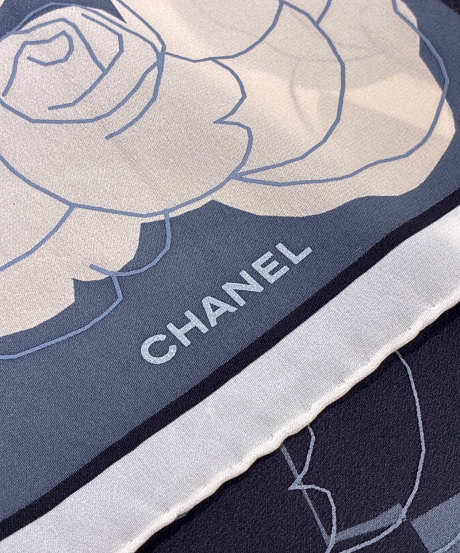 シャネル白カメリアシルクスカーフ大判 二子玉)CHANEL シャネル カメリア×ココマーク大判シルクスカーフ ITALY