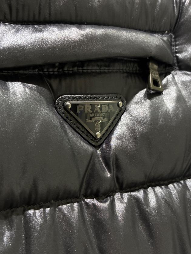 中古・古着通販】PRADA (プラダ) Triangle Logo Plate Down Vest