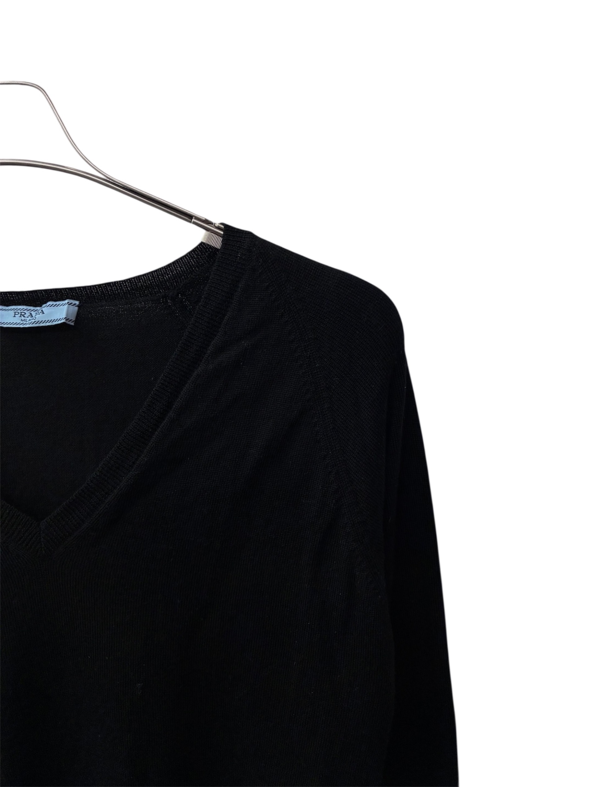中古・古着通販】PRADA (プラダ) Vネックウールニット ブラック サイズ