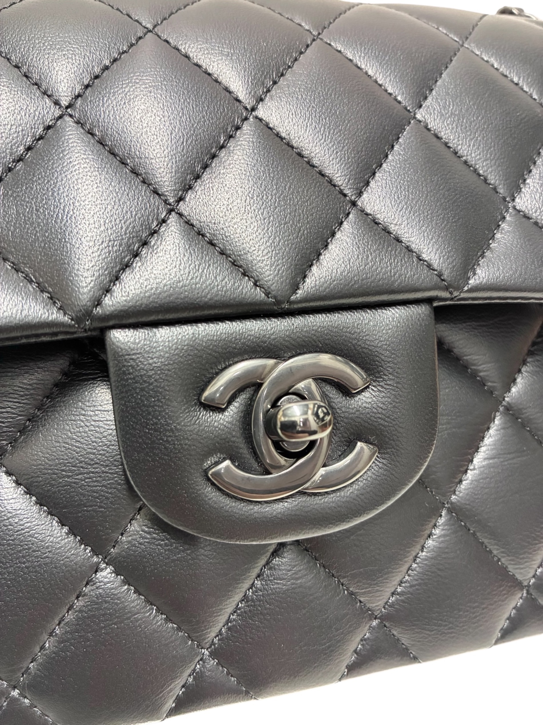 【中古】 CHANEL シャネル マトラッセ 23 チェーンショルダー Wフラップ ショルダーバッグ・メッセンジャーバッグ  A01113 ターンロック ココマーク ロゴ キルティング 23027985 CHANEL - 【中古】 CHANEL シャネル マトラッセ 23 チェーンショルダー
