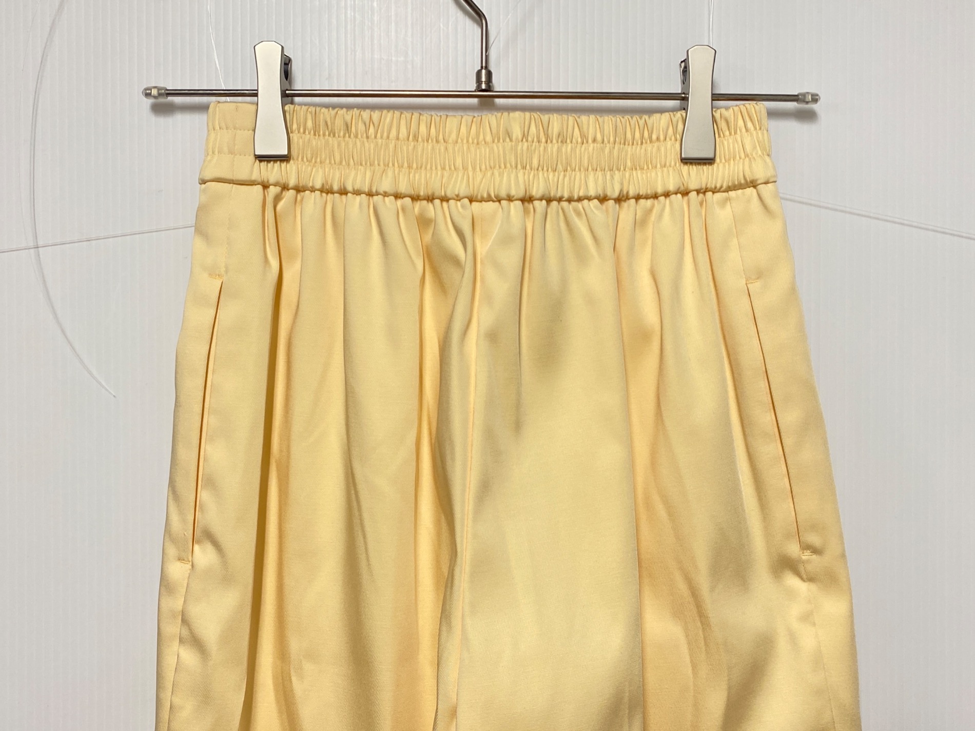 中古・古着通販】YORI (ヨリ) スプリングサテンワイドパンツ イエロー  