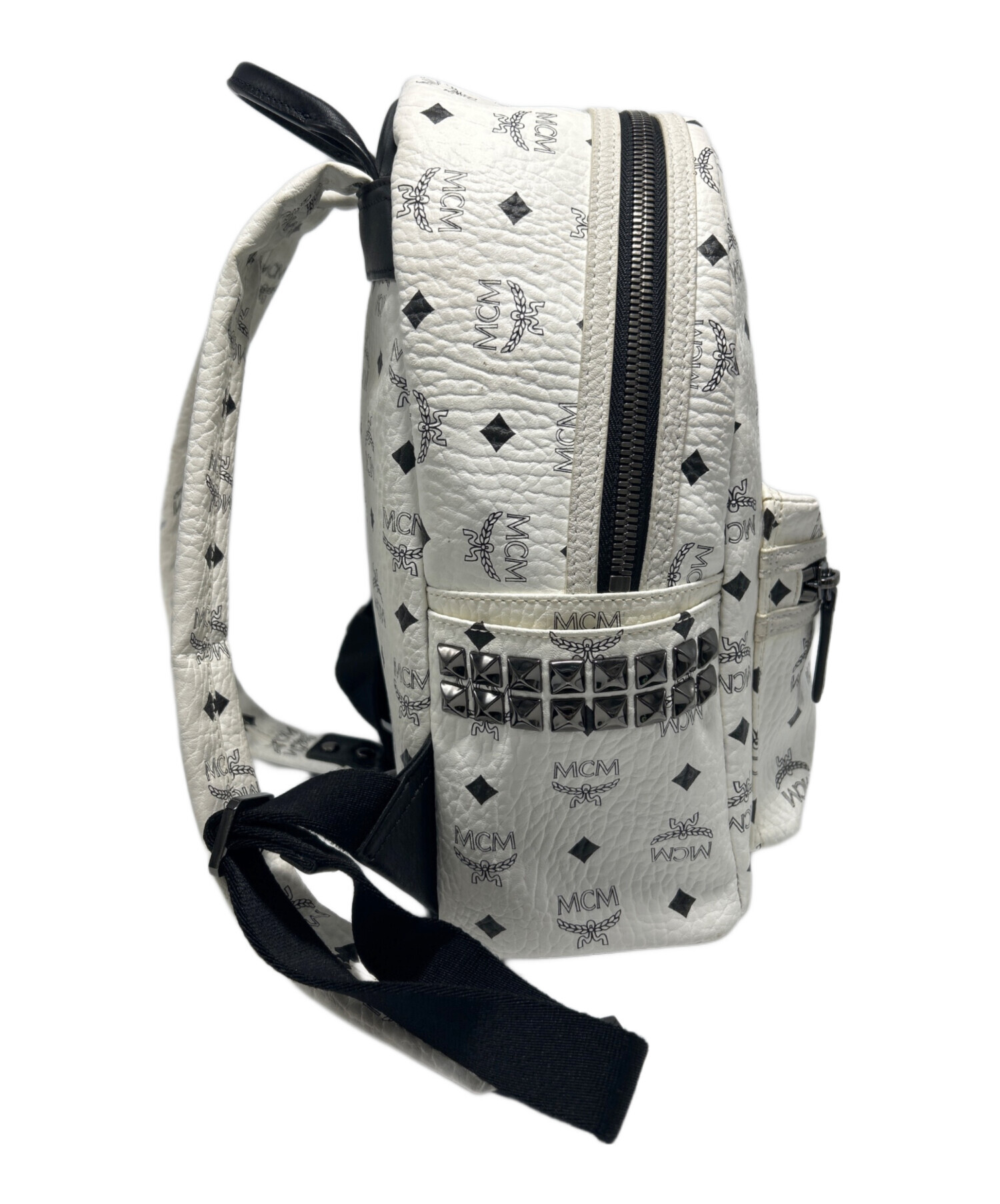 【美品】MCM　サンドスタッズリュック　調整可能ストラップ(B6-141) 美品】MCM サンドスタッズリュック 調整可能ストラップ(B6-141)