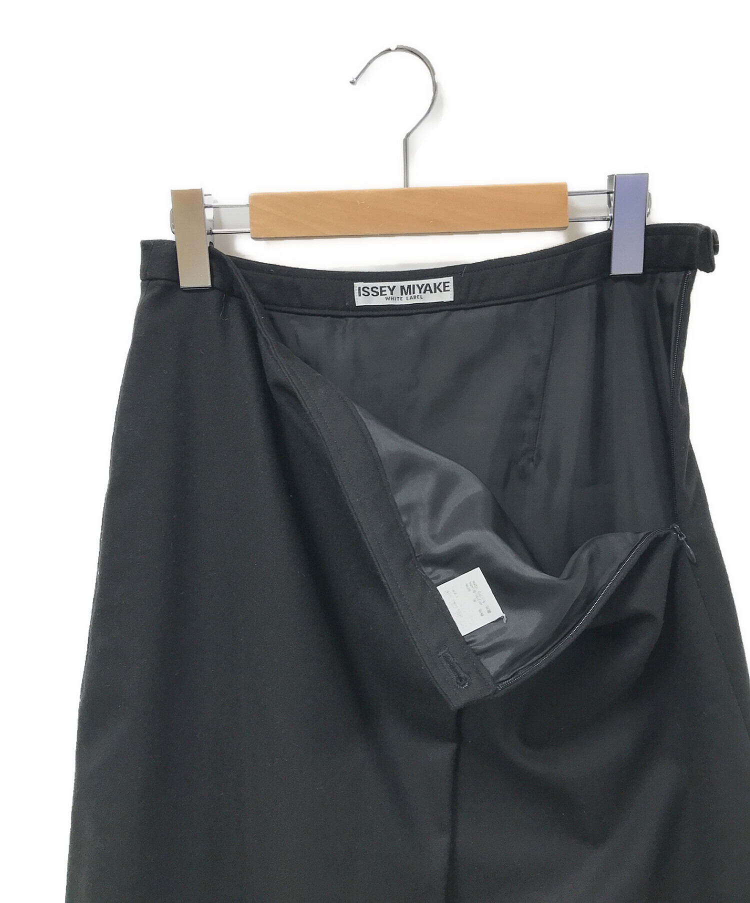 イッセイミヤケの黒ロングスカートサイズ3