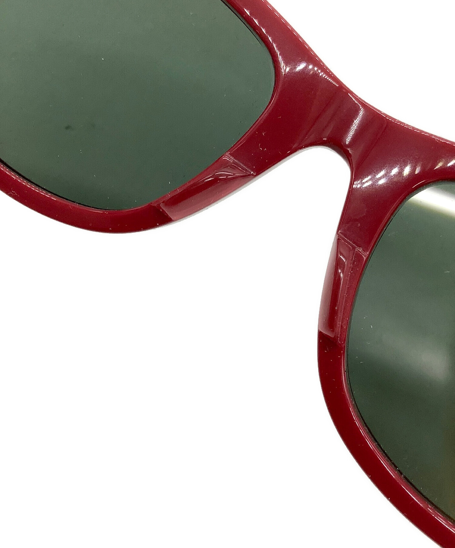 RayBanのサングラスです。未使用、新品の状態でキズ等もありません。