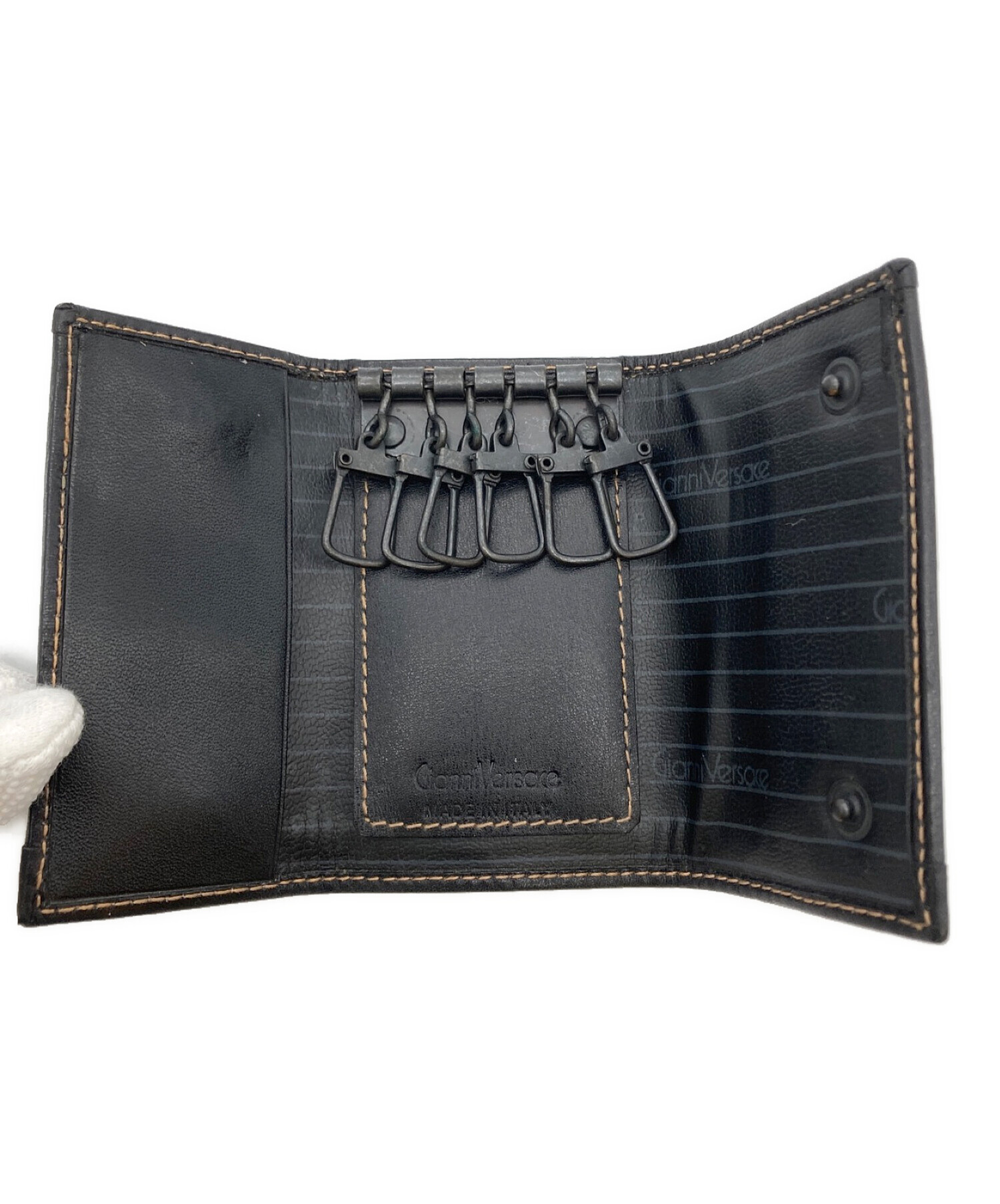 ジャンニヴェルサーチェ6連キーケース 楽天市場】□新品同様□ VERSACE ヴェルサーチ レザー 6連 キー