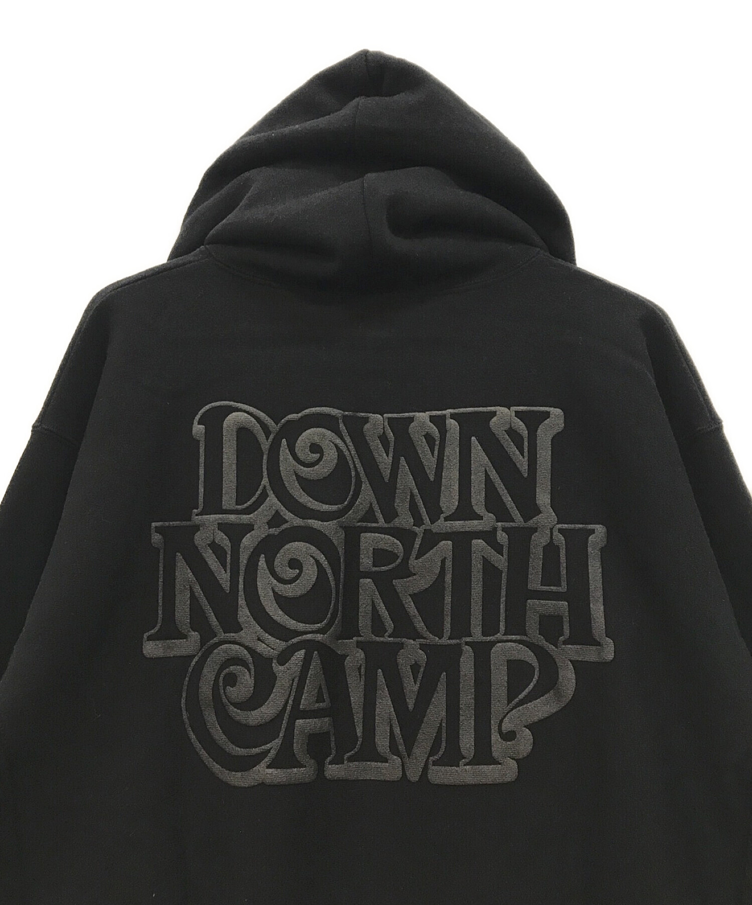 BEAMS T × DOWN NORTH CAMP (ビームス × ダウンノースキャンプ) Logo Hoodie ブラック サイズ:XL