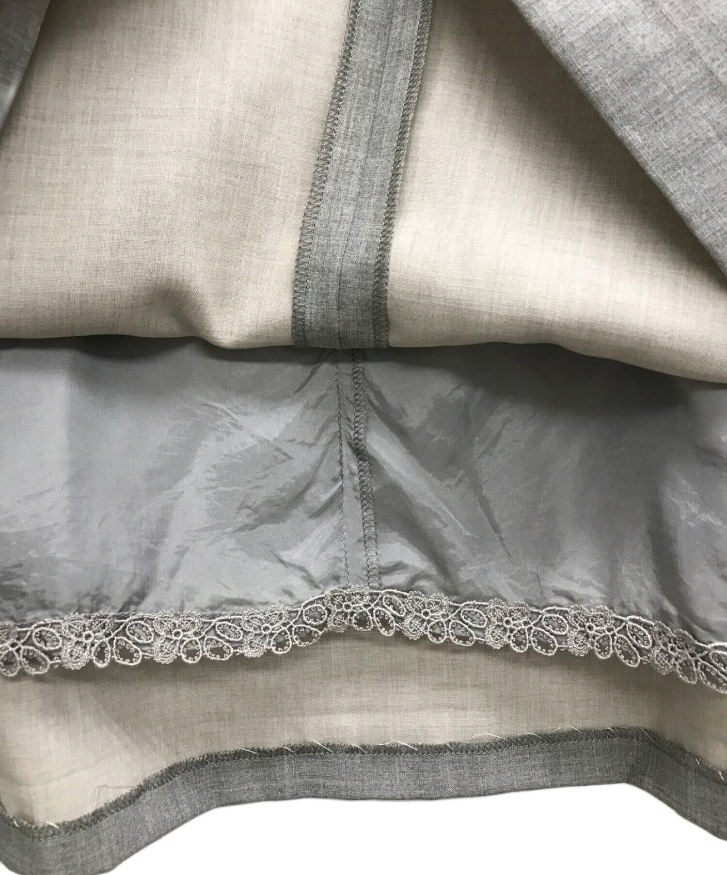 中古・古着通販】FOXEY (フォクシー) ベルフラワー膝丈スカート グレー  
