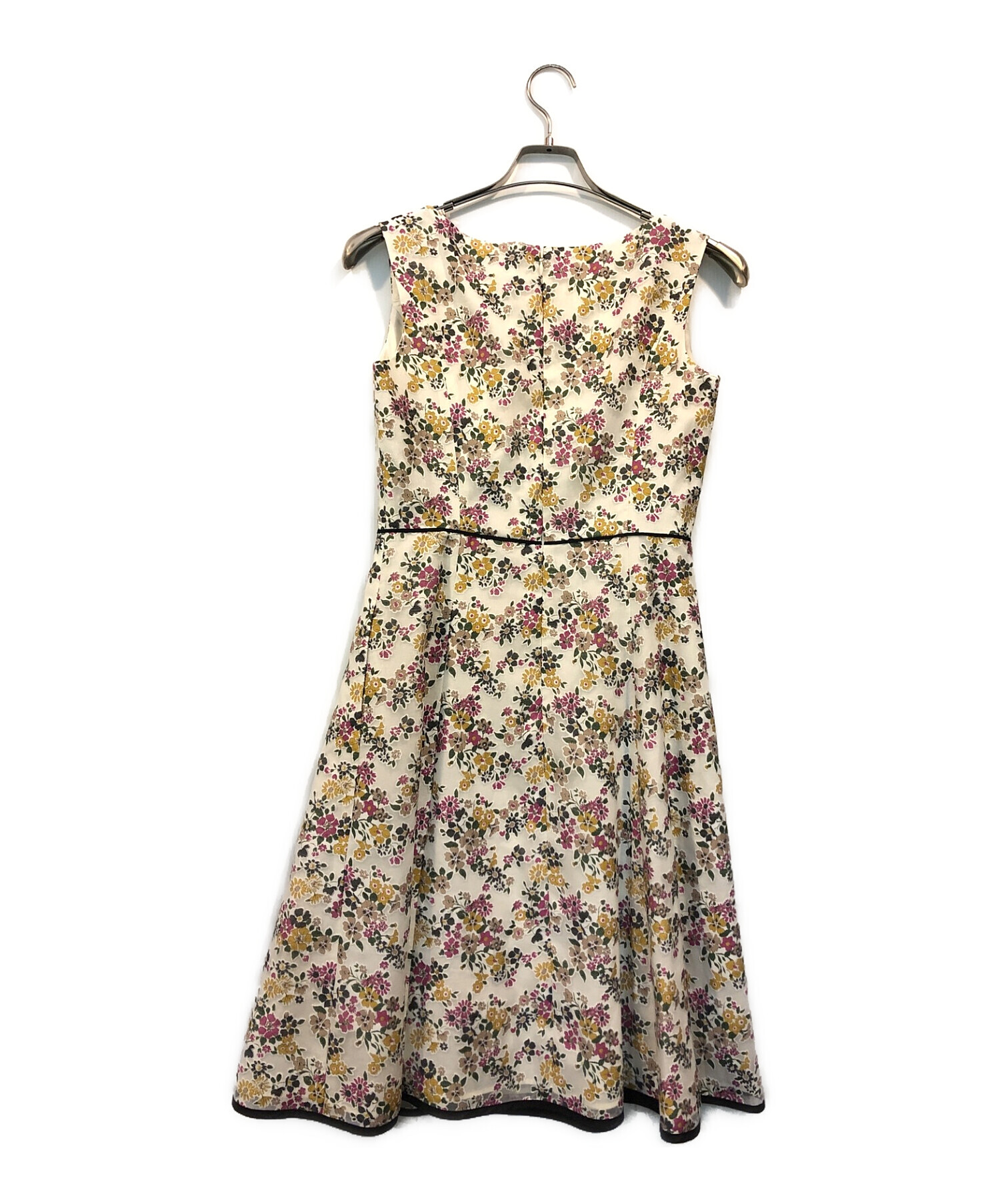 中古・古着通販】TOCCA (トッカ) 花柄ノースリーブワンピース ホワイト  