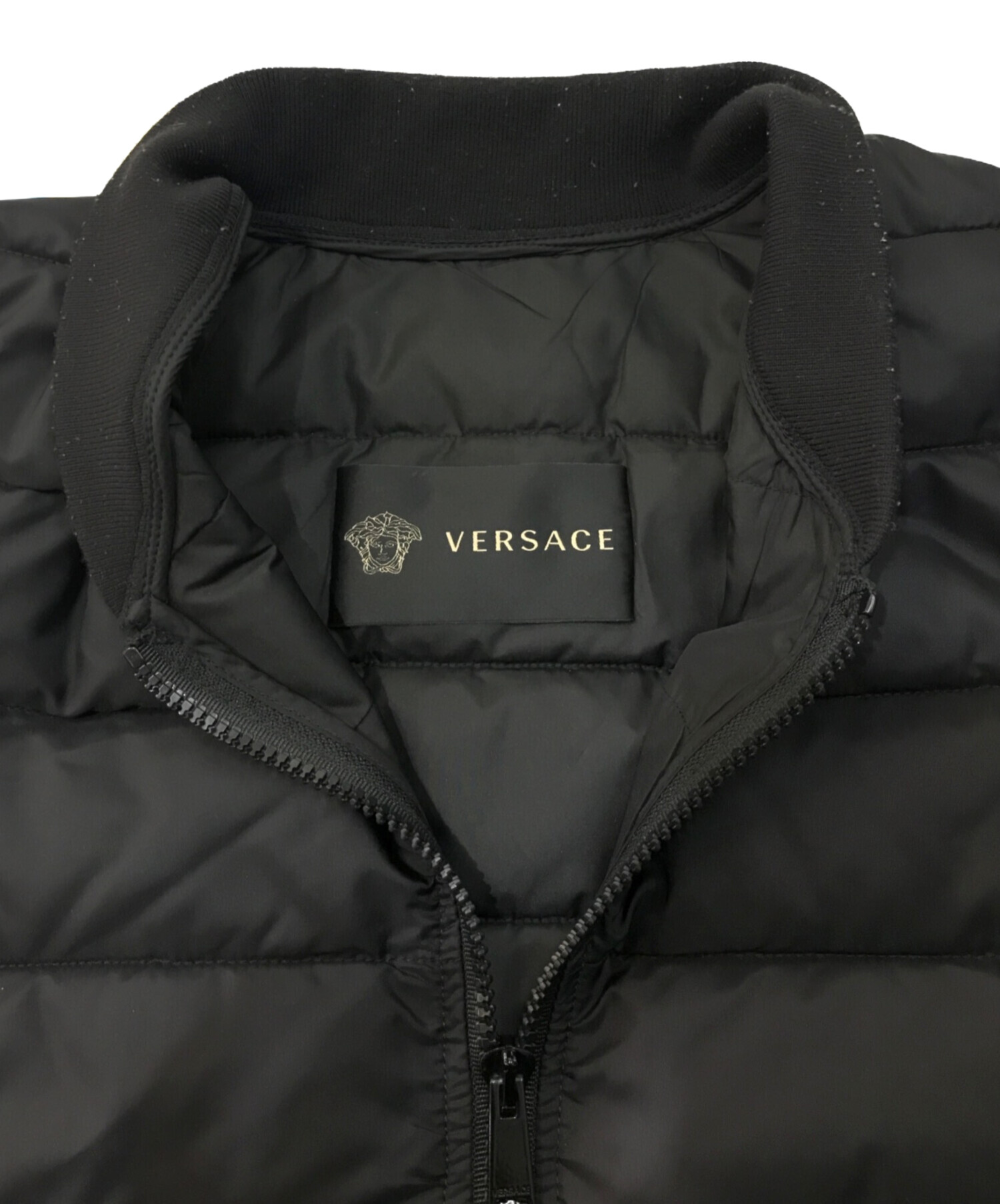 VERSACE （ヴェルサーチ） 中綿ベスト　A85199 VERSACE （ヴェルサーチ） 中綿ベスト A85199 VERSACE