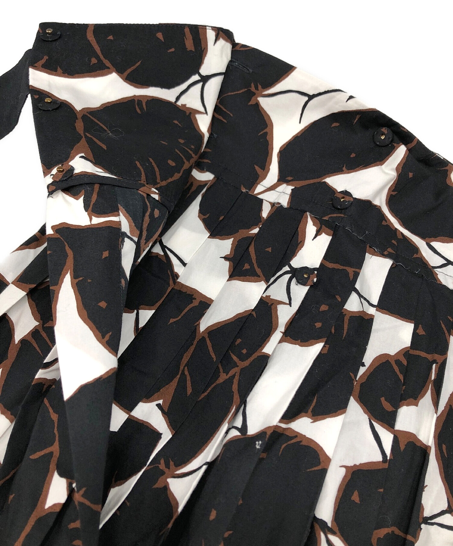 中古・古着通販】MARNI (マルニ) 総柄タックスカート ホワイト サイズ  