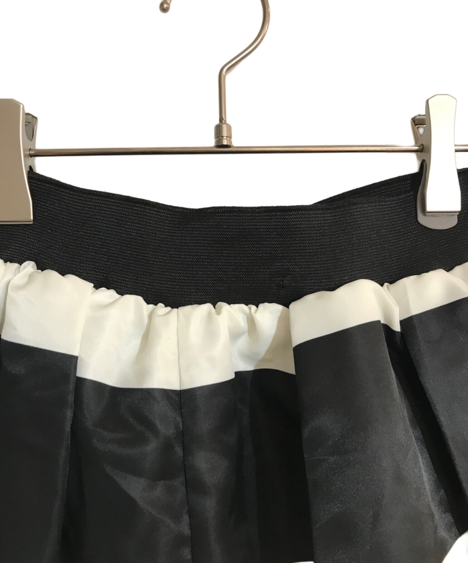 中古・古着通販】UNMINOU (アンミヌ) タックフレアスカート ブラック  