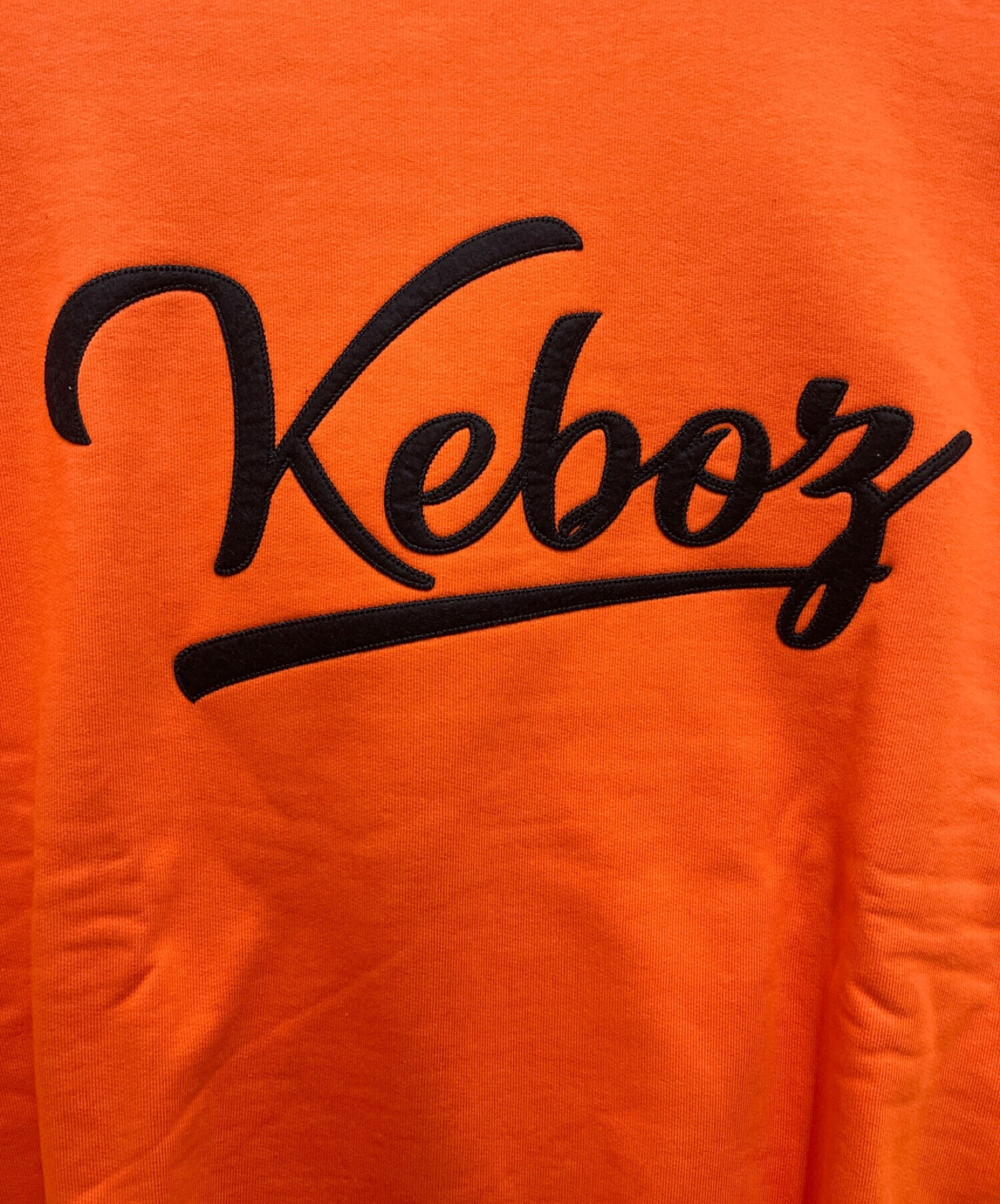 KEBOZ (ケボズ) ICON LOGO FELT SWEAT CREWNECK オレンジ サイズ:L
