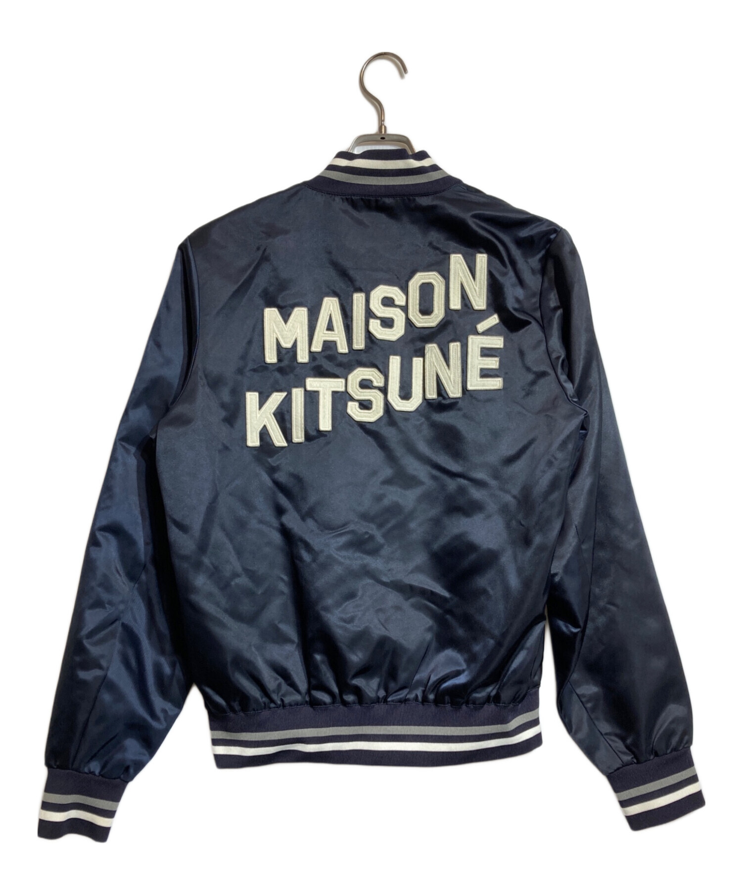 中古・古着通販】maison kitsune (メゾンキツネ) スタジャン ネイビー 