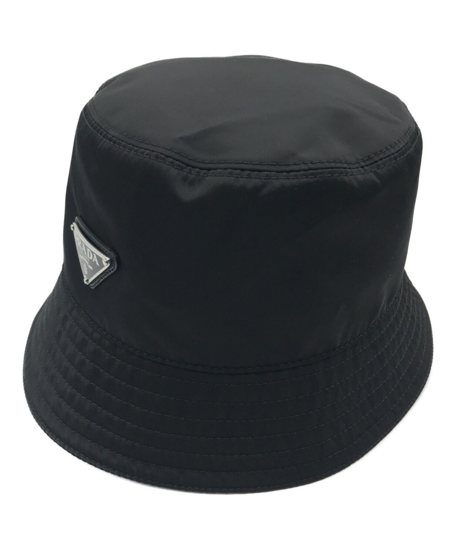 三角プレートがかわいい商品ですPRADA Re-Nylon Bucket Hat  Lサイズ