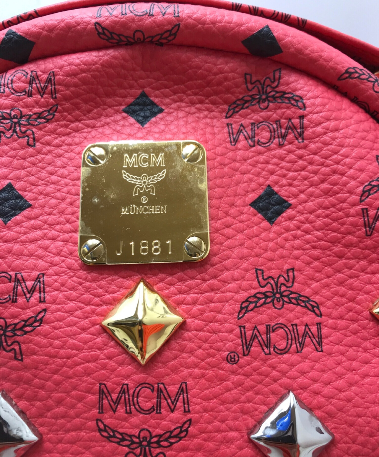 中古・古着通販】MCM (エムシーエム) スタッズリュック ショッキング 