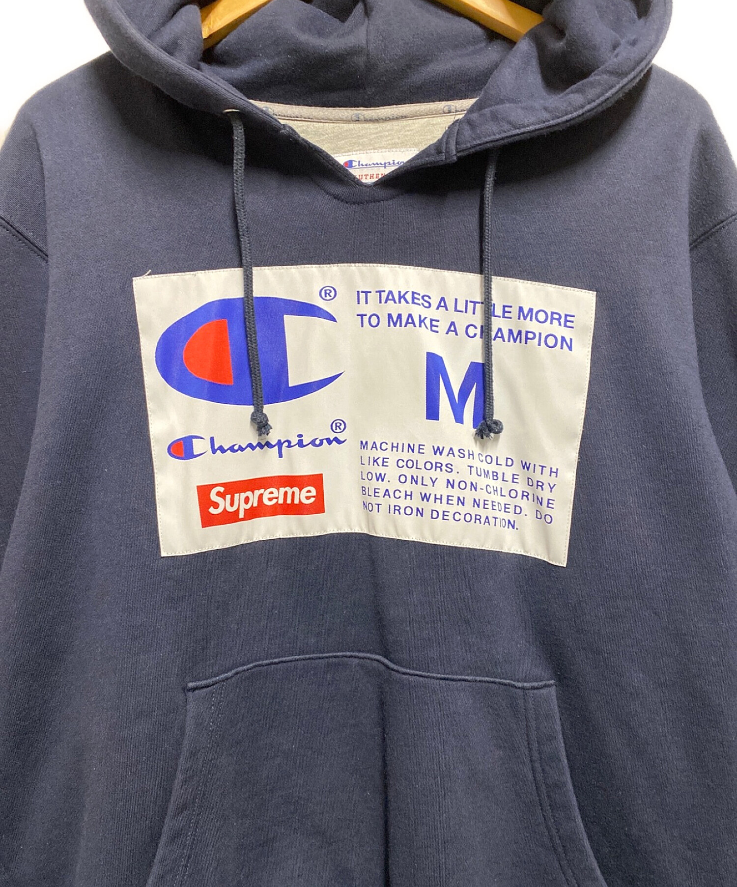 SUPREME (シュプリーム) Champion (チャンピオンリバースウィーブ) Label Hooded Sweatshirt ネイビー  サイズ:М