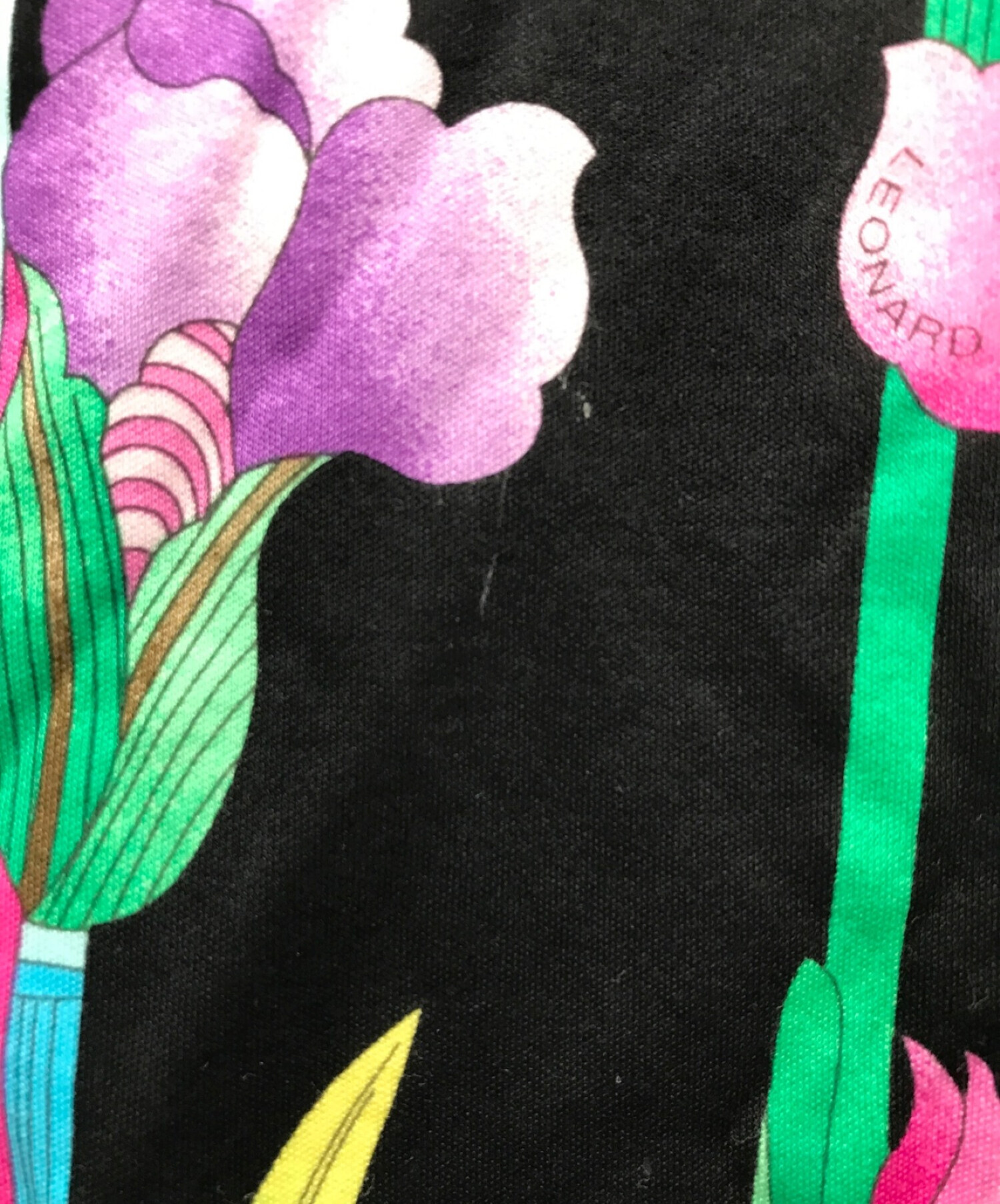 LEONARD London】柔らかストレッチ カットソーTシャツ 総柄 花柄 LEONARD London】柔らかストレッチ カットソーTシャツ 総柄 花柄