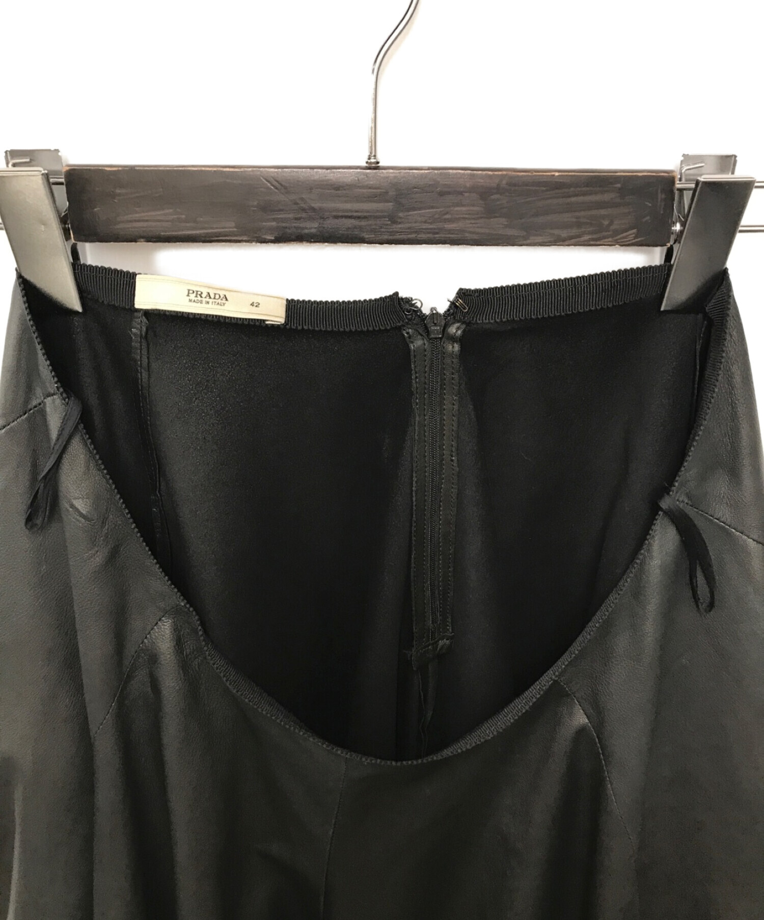 中古・古着通販】PRADA (プラダ) レザーミディフレアスカート ブラック 