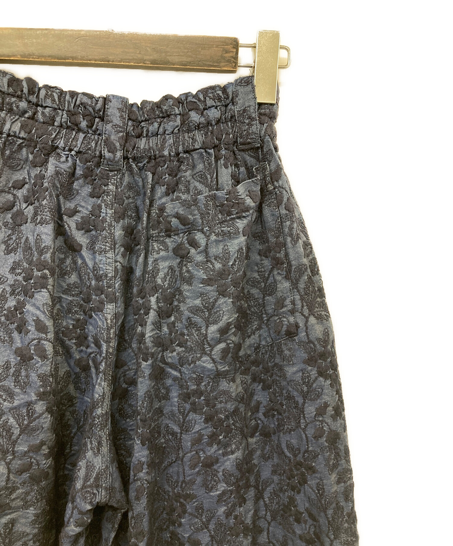 中古・古着通販】BEARDSLEY (ビアズリー) デニム刺繍バギーパンツ  