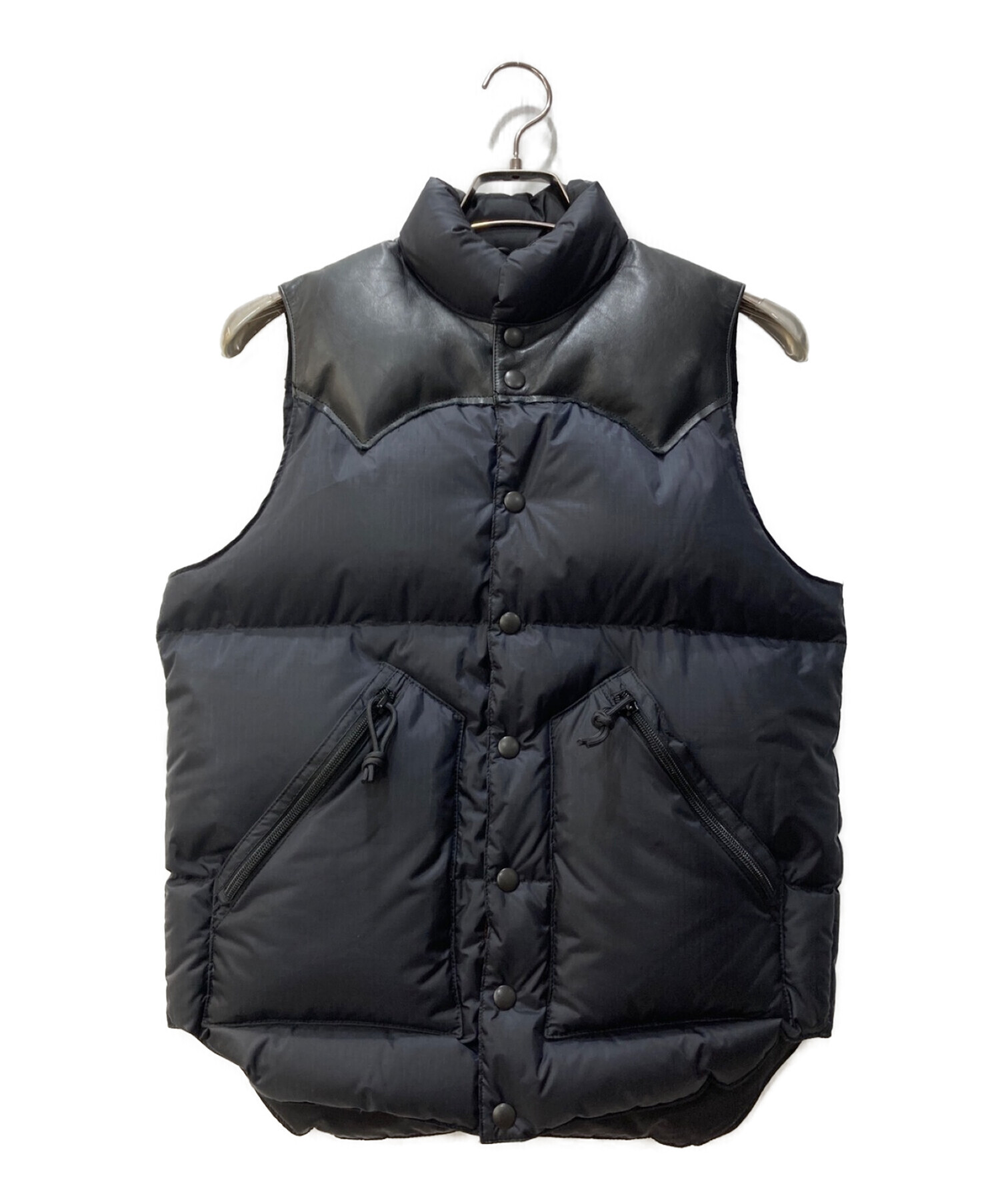 ダウンベスト三代目岩田さん