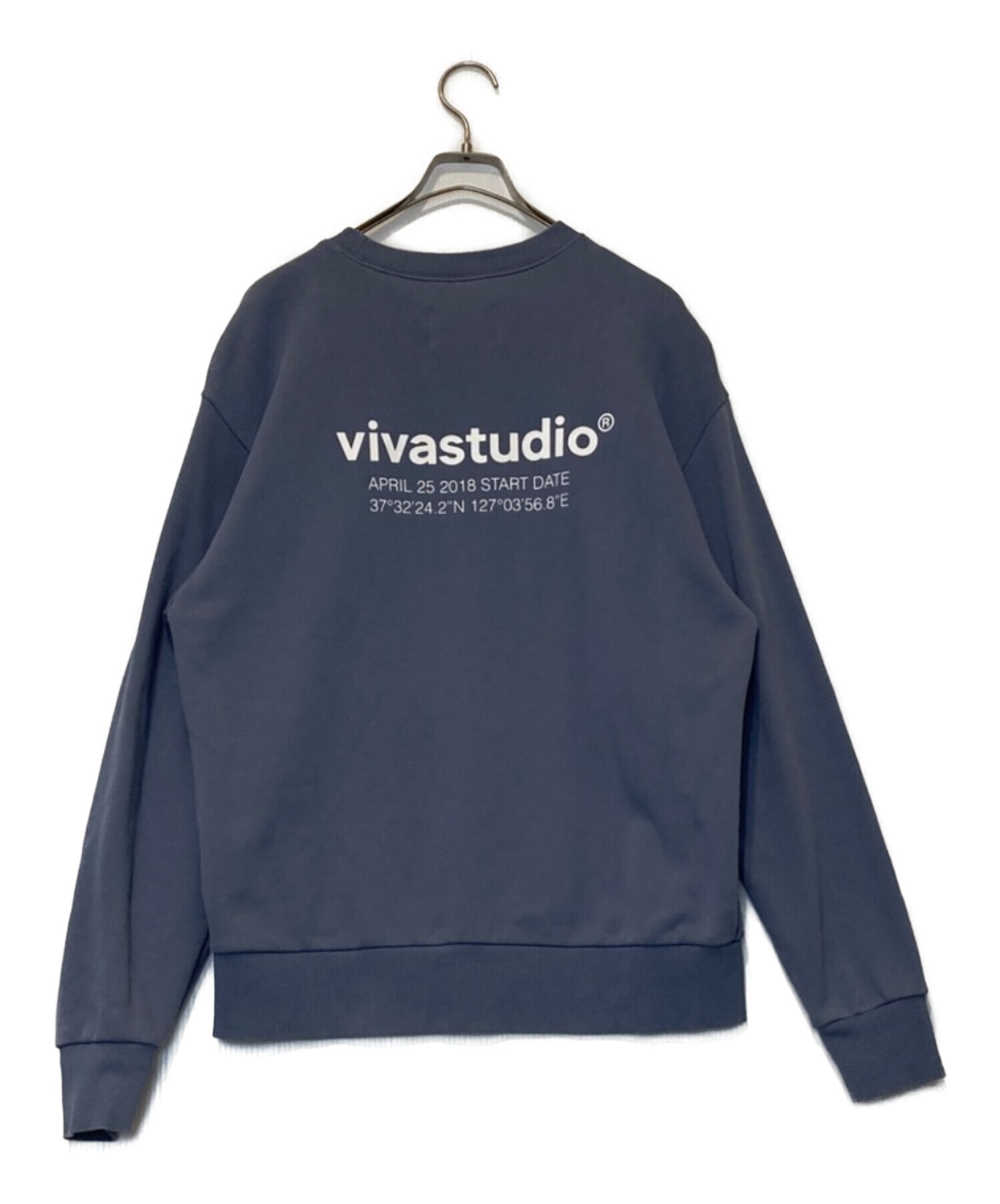 vivastudio (ビバスタジオ) LOCATION LOGO CREWNECK スウェット ブルー サイズ:M