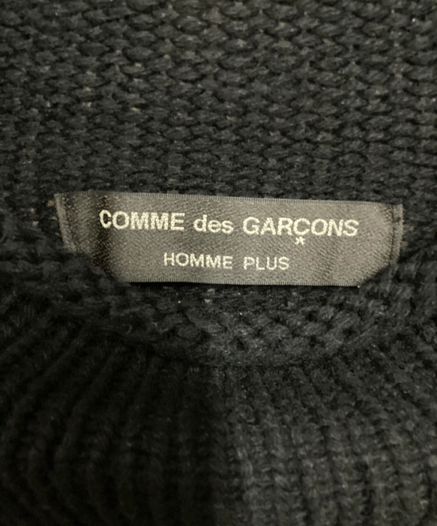 COMME des GARCONS HOMME PLUS (コムデギャルソンオムプリュス) ロゴプリントハイネックニット ブラック サイズ:M