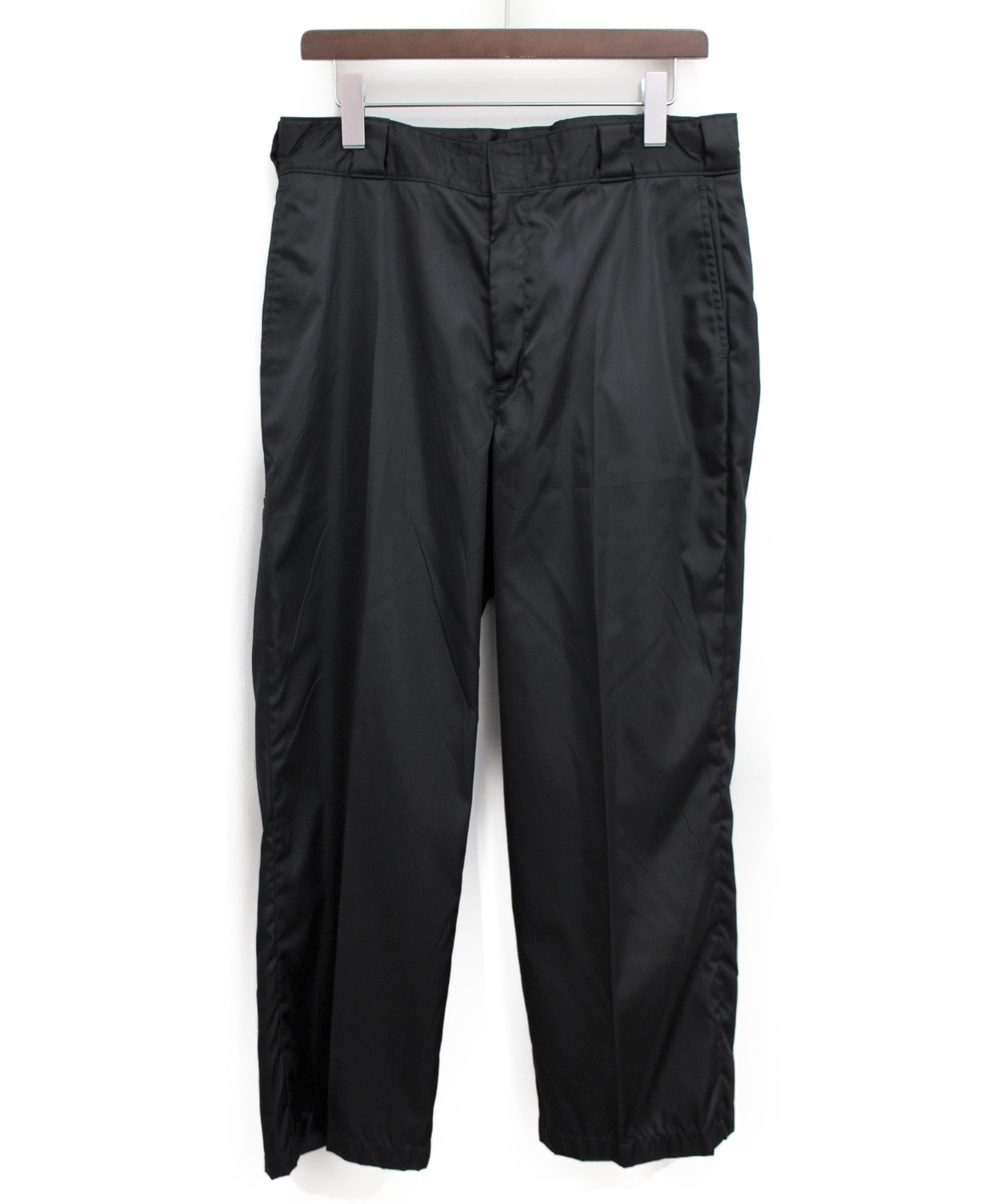 PRADA (プラダ) ポケットプレートロゴナイロンストレートパンツ ブラック サイズ:42