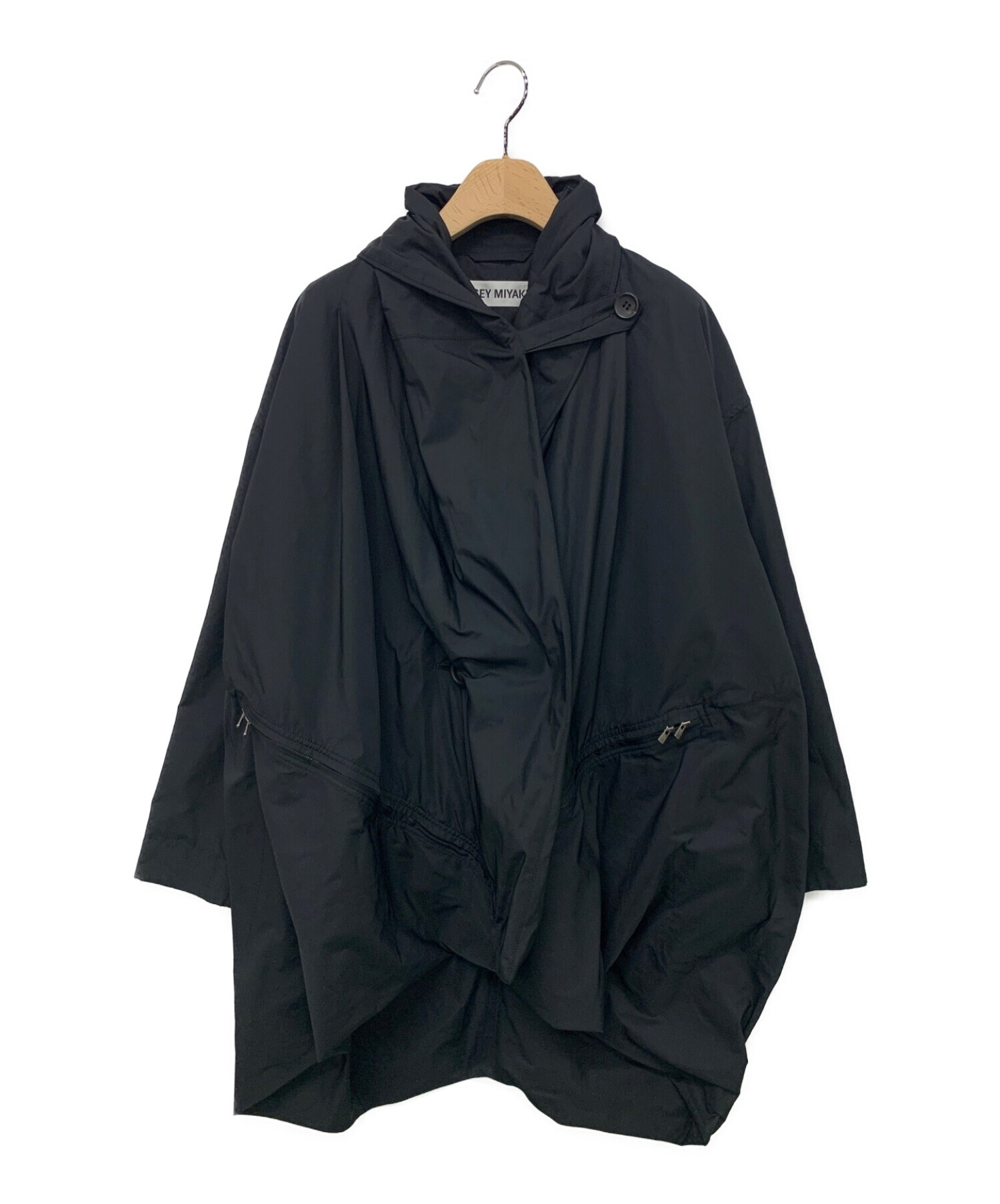 ISSEY MIYAKE (イッセイミヤケ) メタリック変形ジップデザインジャケット ブラック サイズ:2