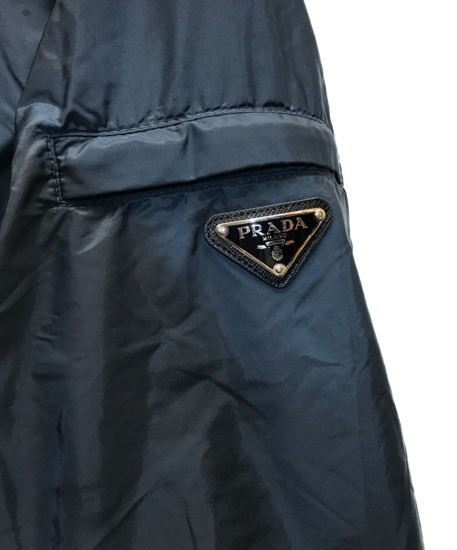 PRADA (プラダ) ロゴ三角プレートナイロンジップアップブルゾン　ハイネックジャケット ネイビー サイズ:46