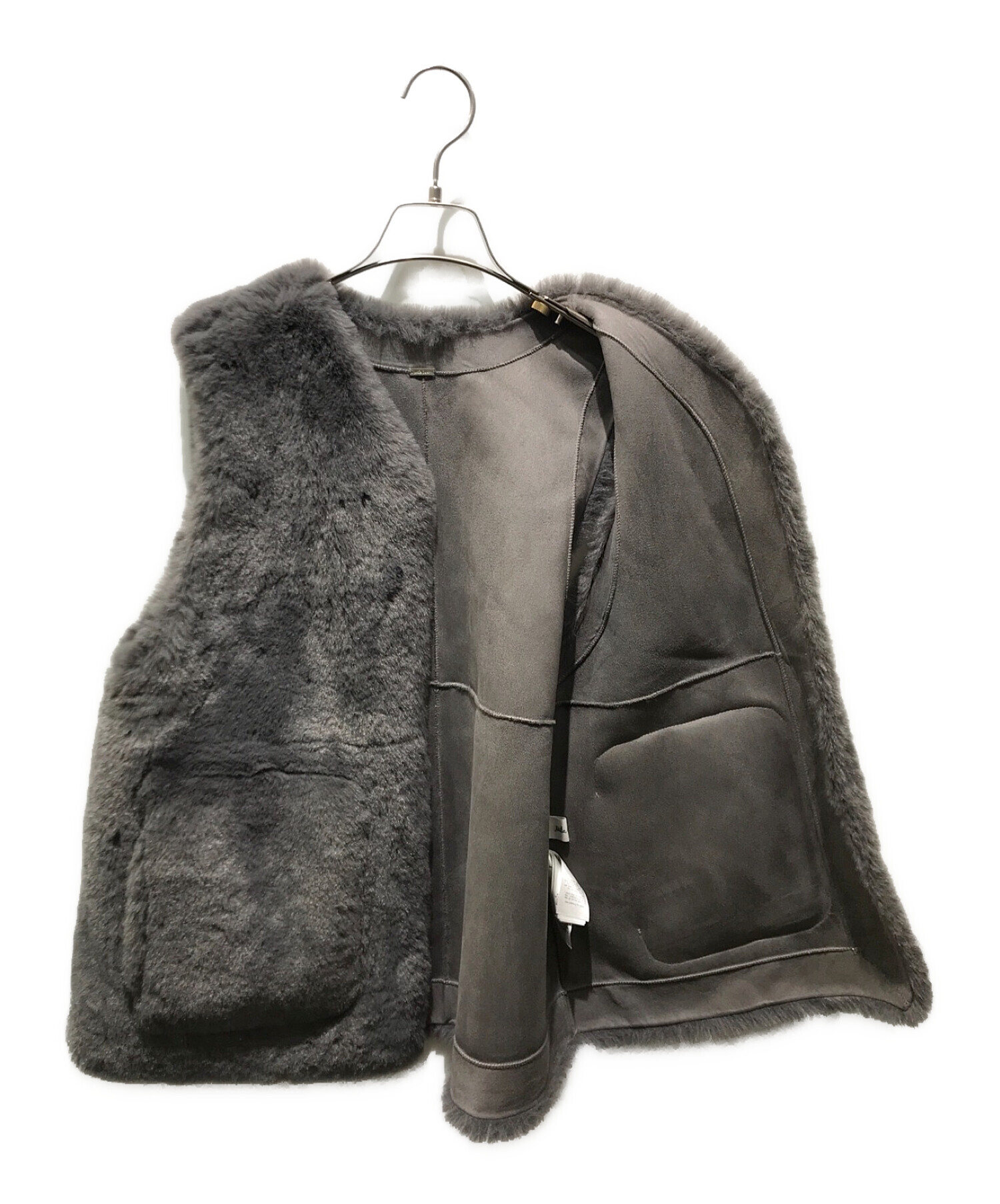 Mila Owen (ミラオーウェン) パッチポケット付ノーカラーエコファーベスト グレー サイズ:F