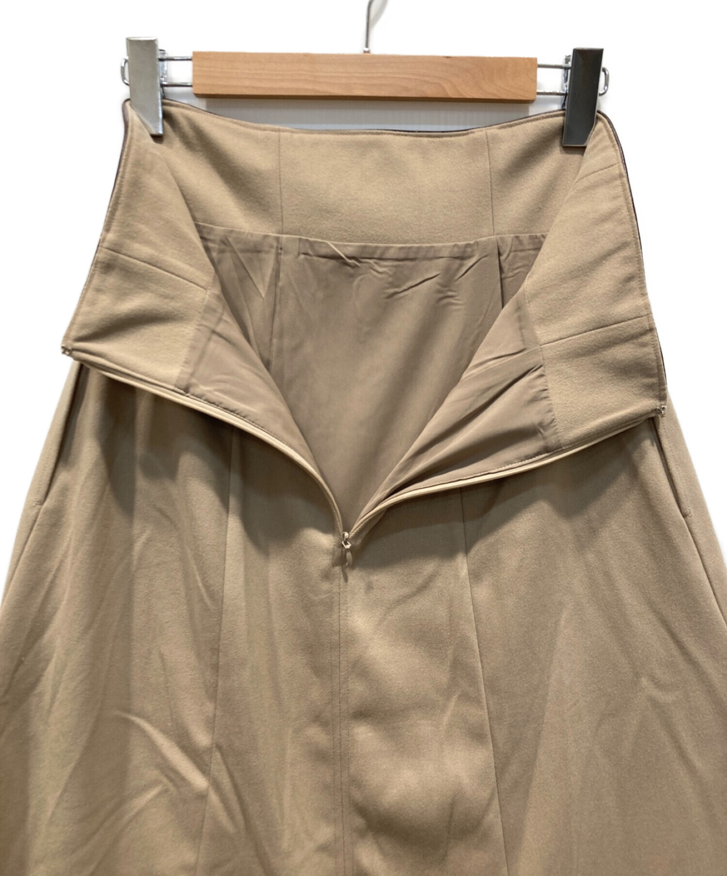 【Her lip to】Belted Trimmed Midi Skirt
