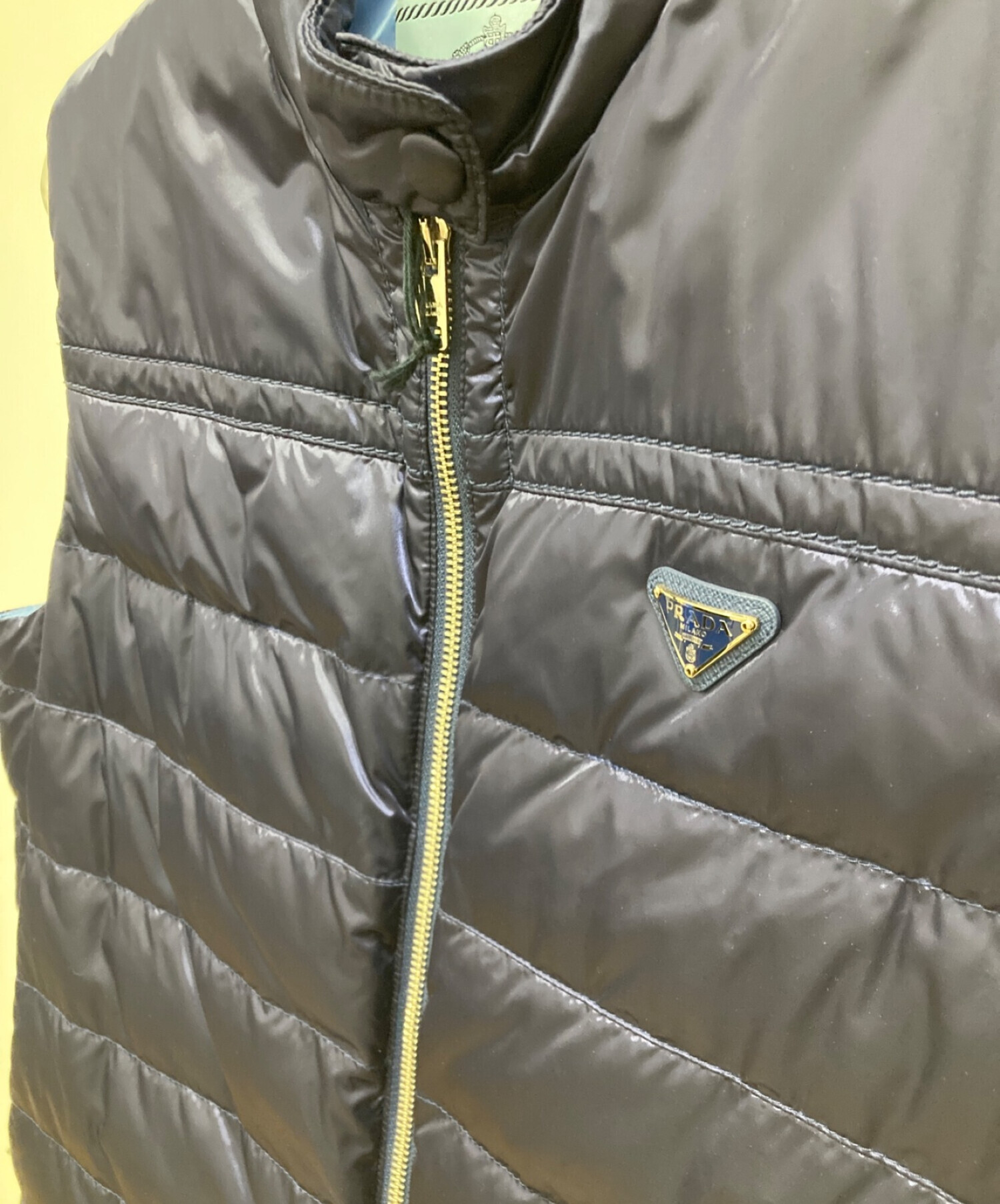PRADA すぐれ プラダ ナイロンベスト トライアングルロゴ