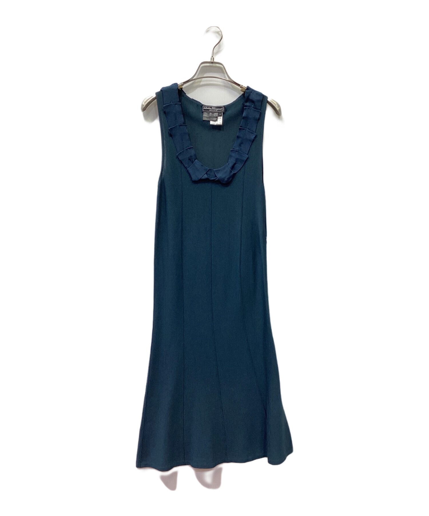 【専用です】⭐️フェラガモ⭐️シルク100% ワンピース　 サイズ40 専用です】⭐️フェラガモ⭐️シルク100% ワンピース サイズ40