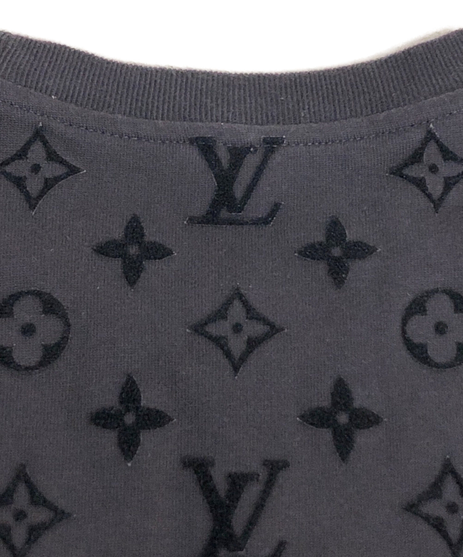 LOUIS VUITTON (ルイ ヴィトン) フックアンドループモノグラムTシャツ グレー サイズ:XS