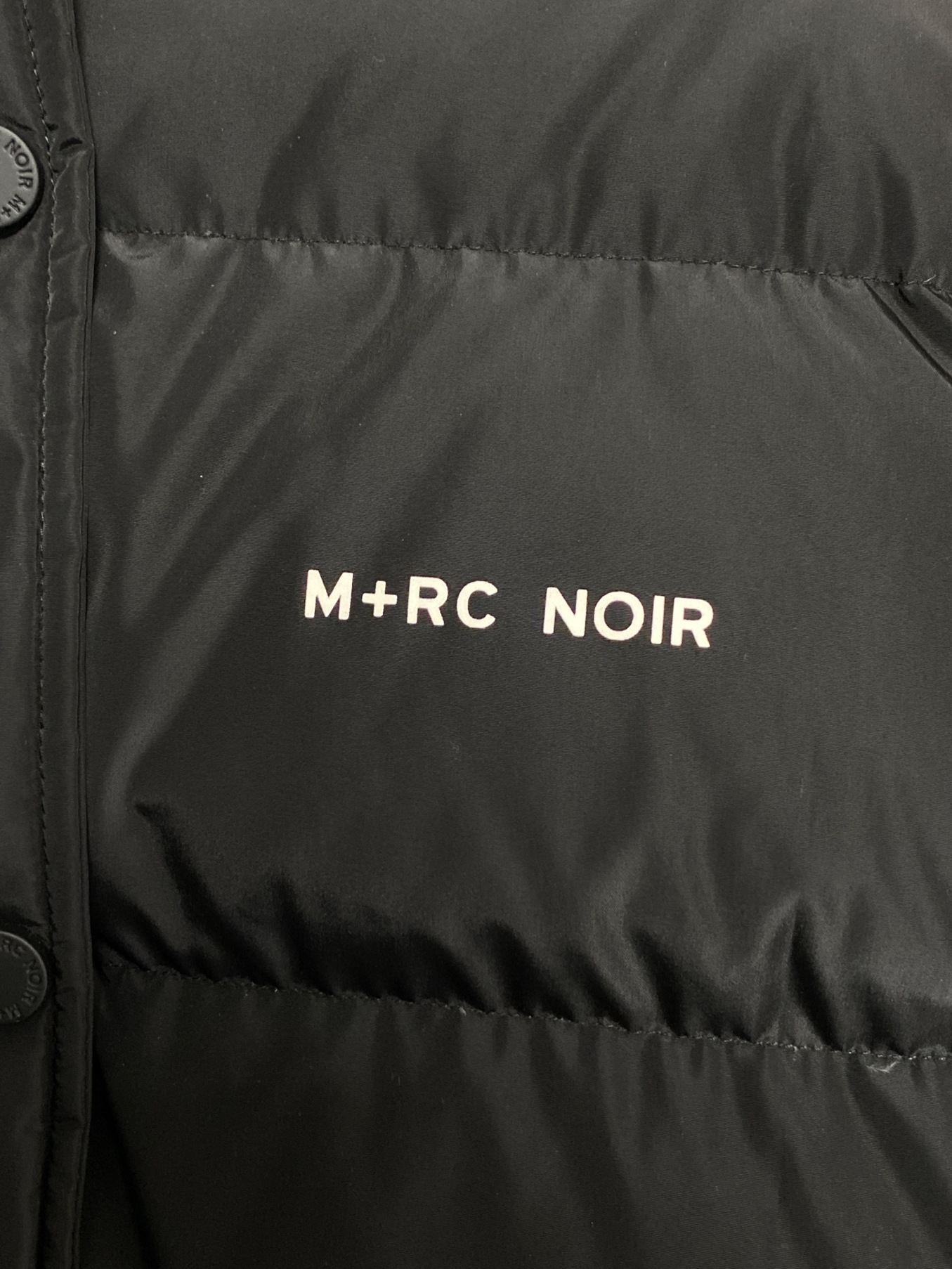 M+RC NOIR (マルシェノア) ロゴプリントダウンジャケット ブラック サイズ:M