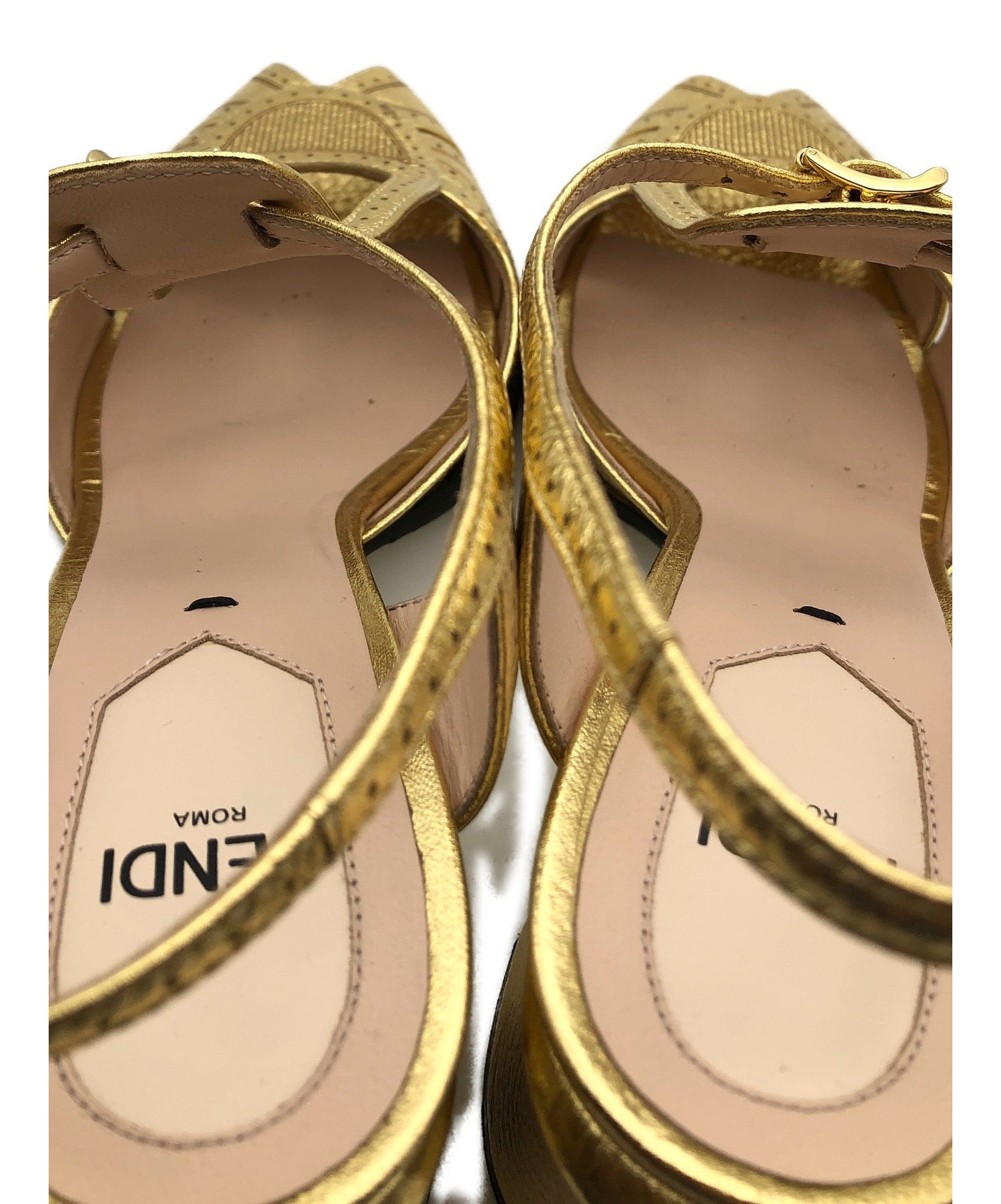 中古・古着通販】FENDI (フェンディ) ストラップサンダル ゴールド 